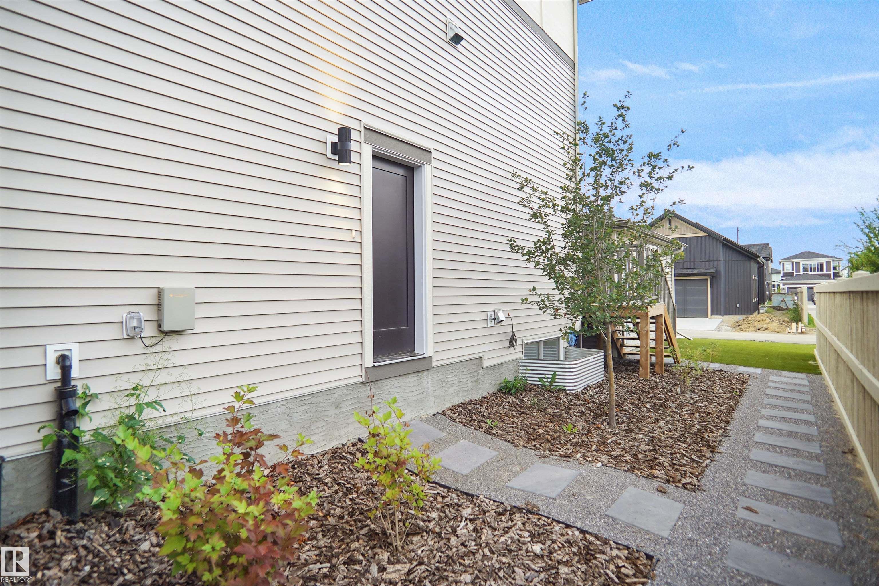Listing photo thumbnail