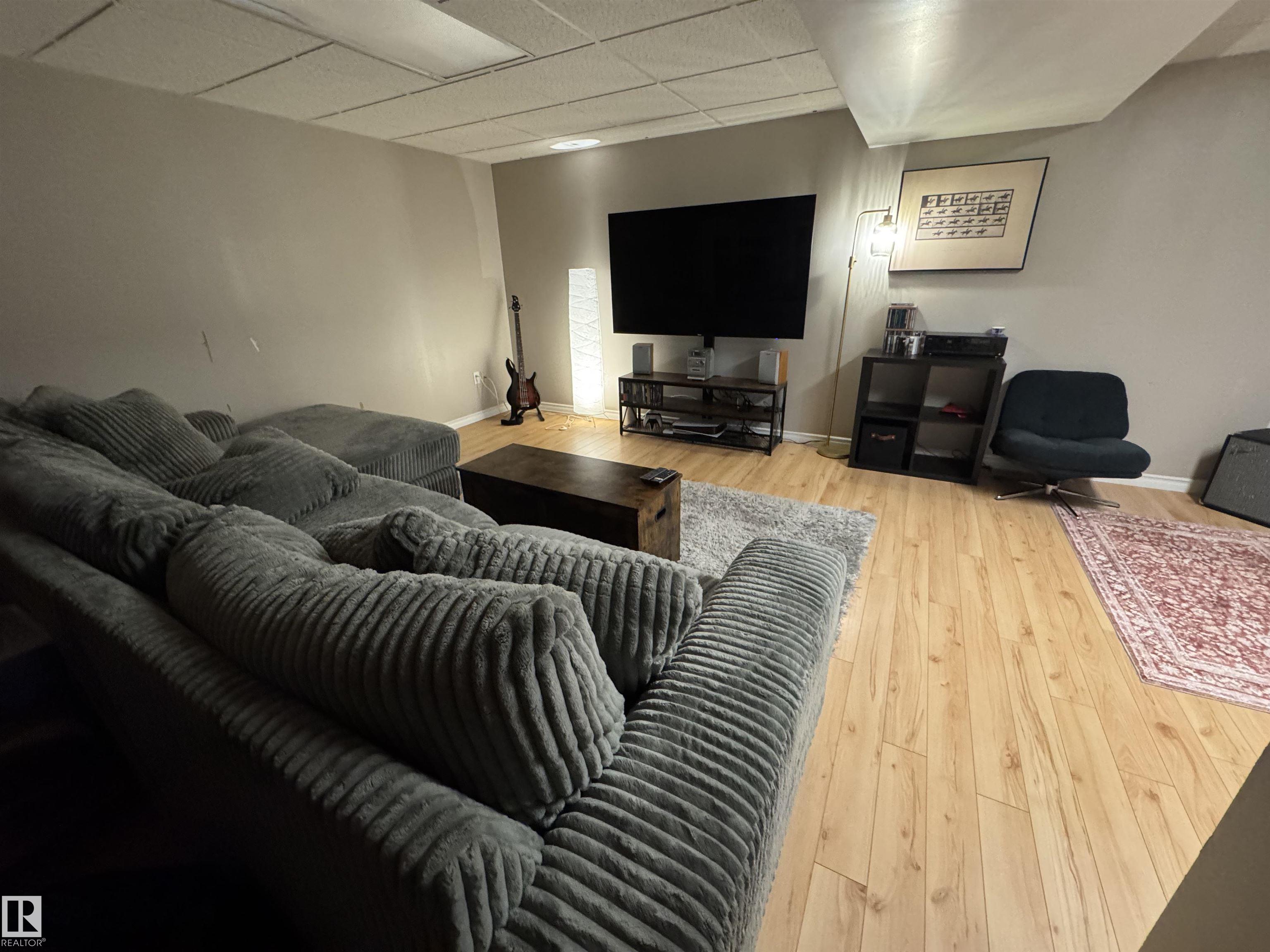 Listing photo thumbnail