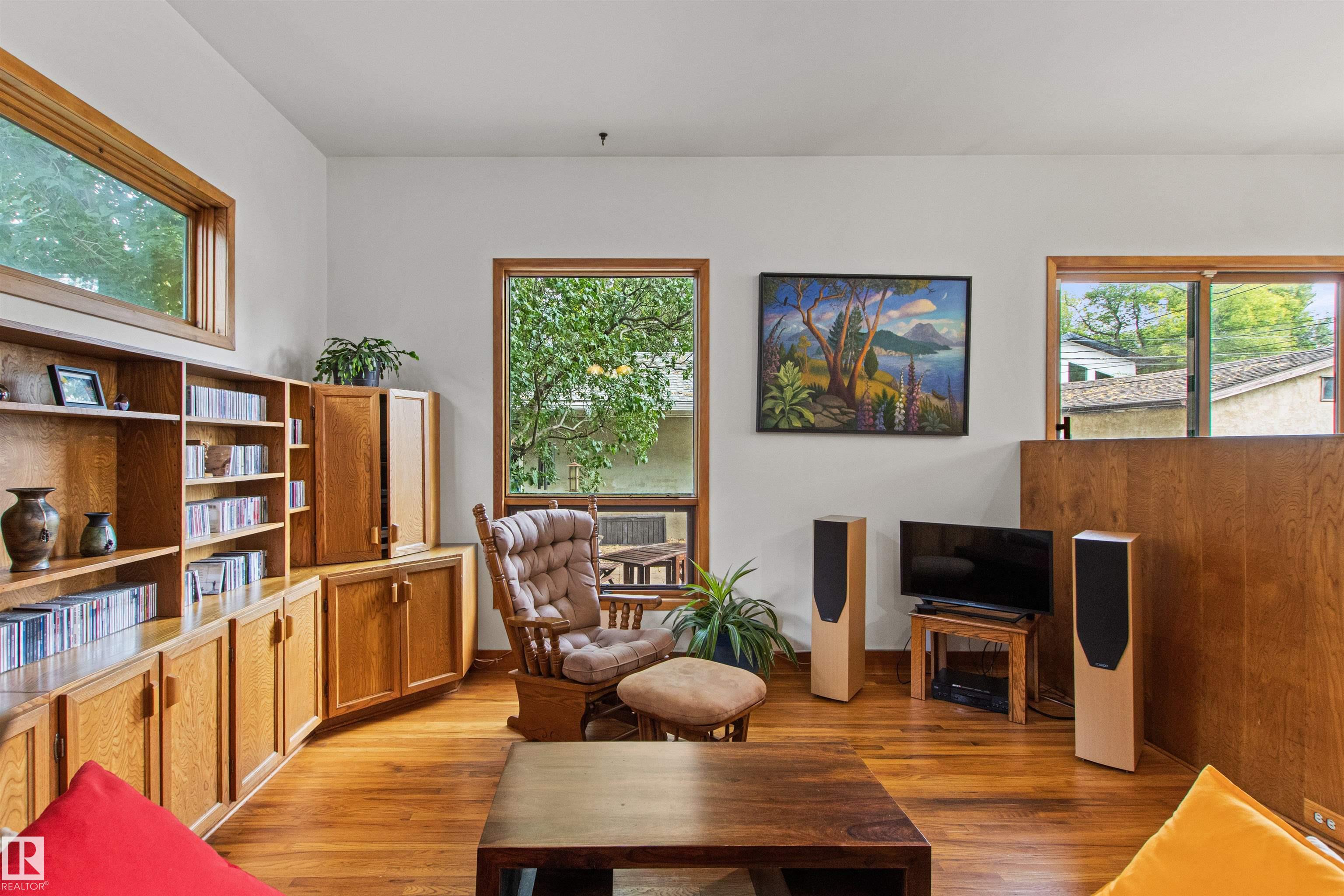 Listing photo thumbnail
