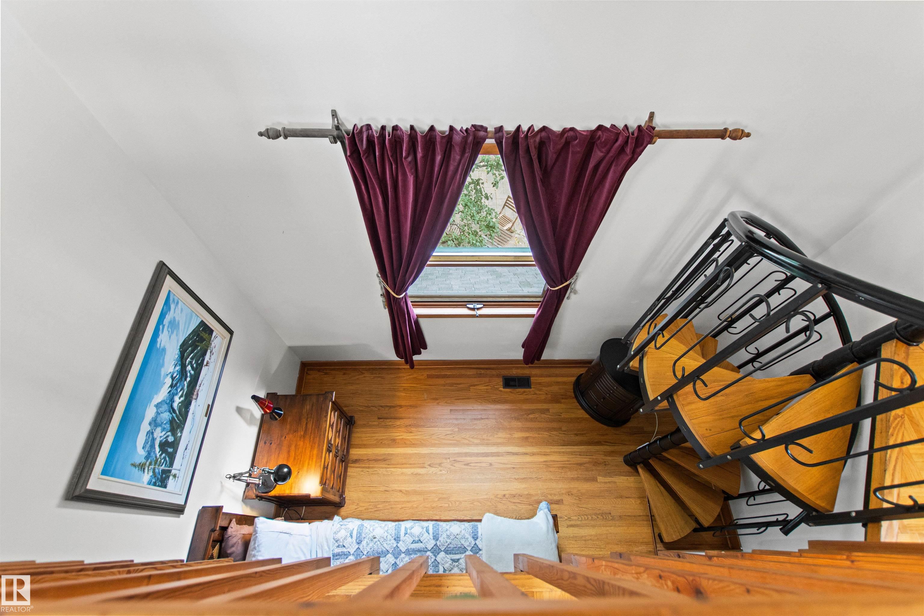 Listing photo thumbnail
