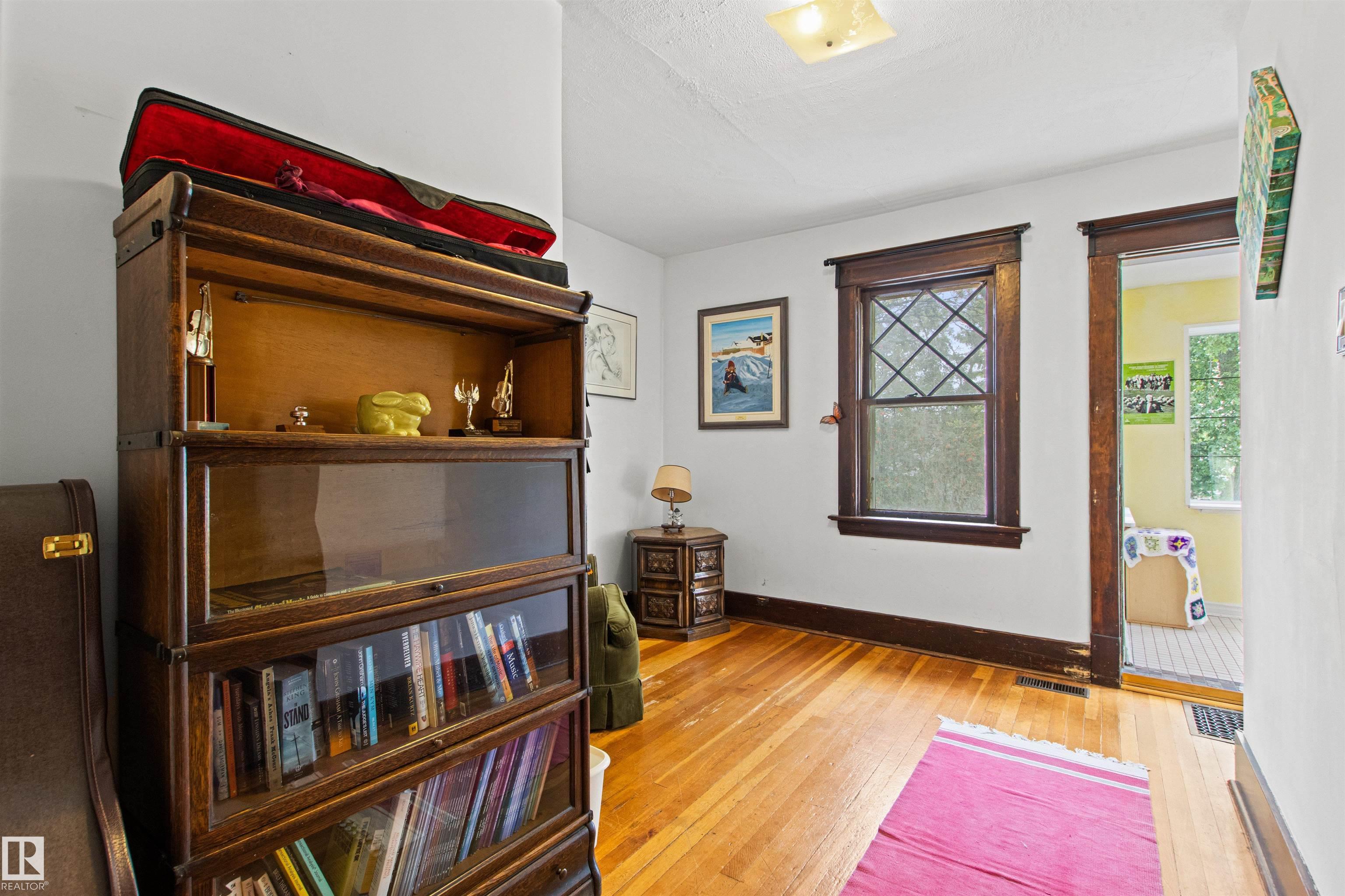 Listing photo thumbnail