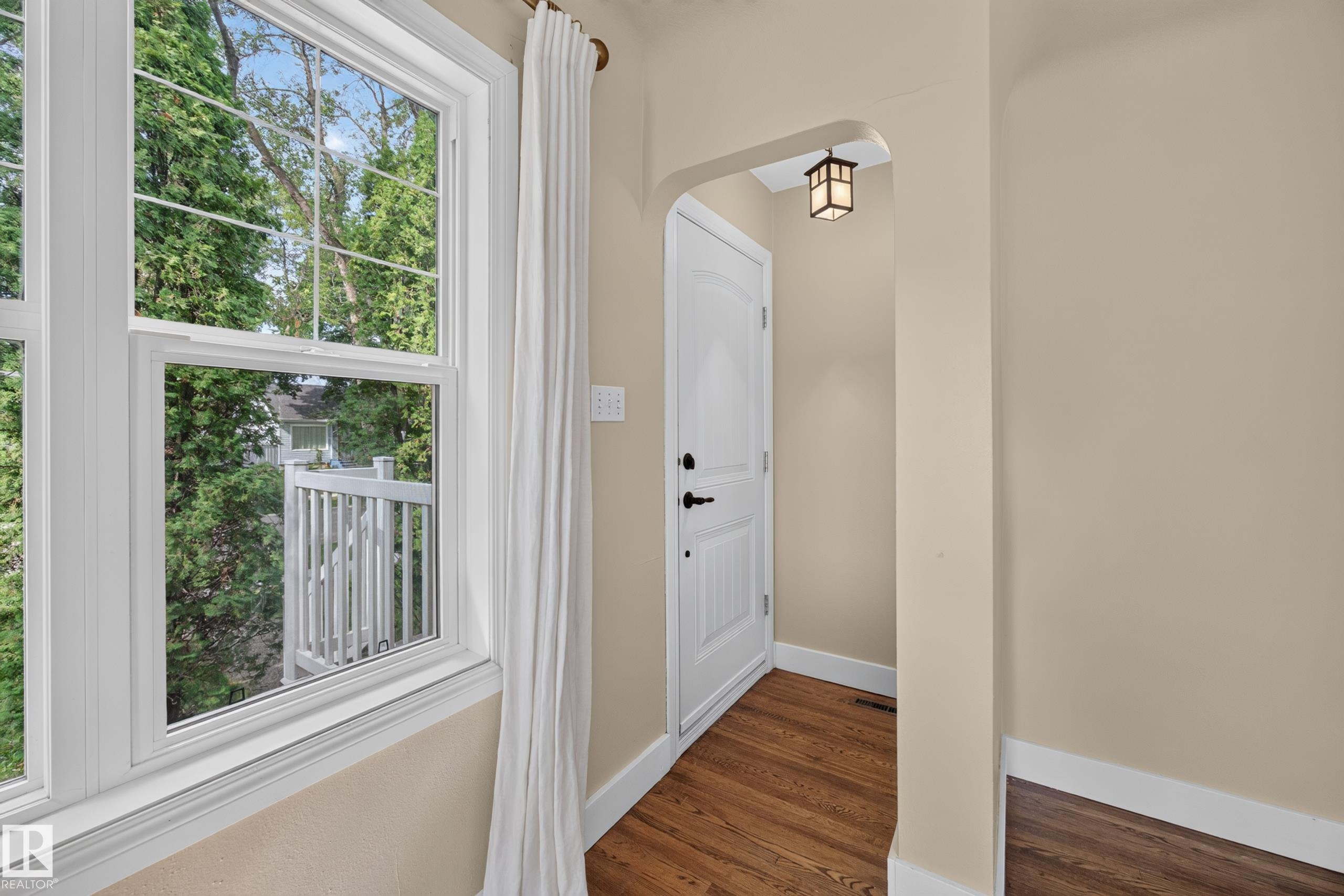 Listing photo thumbnail