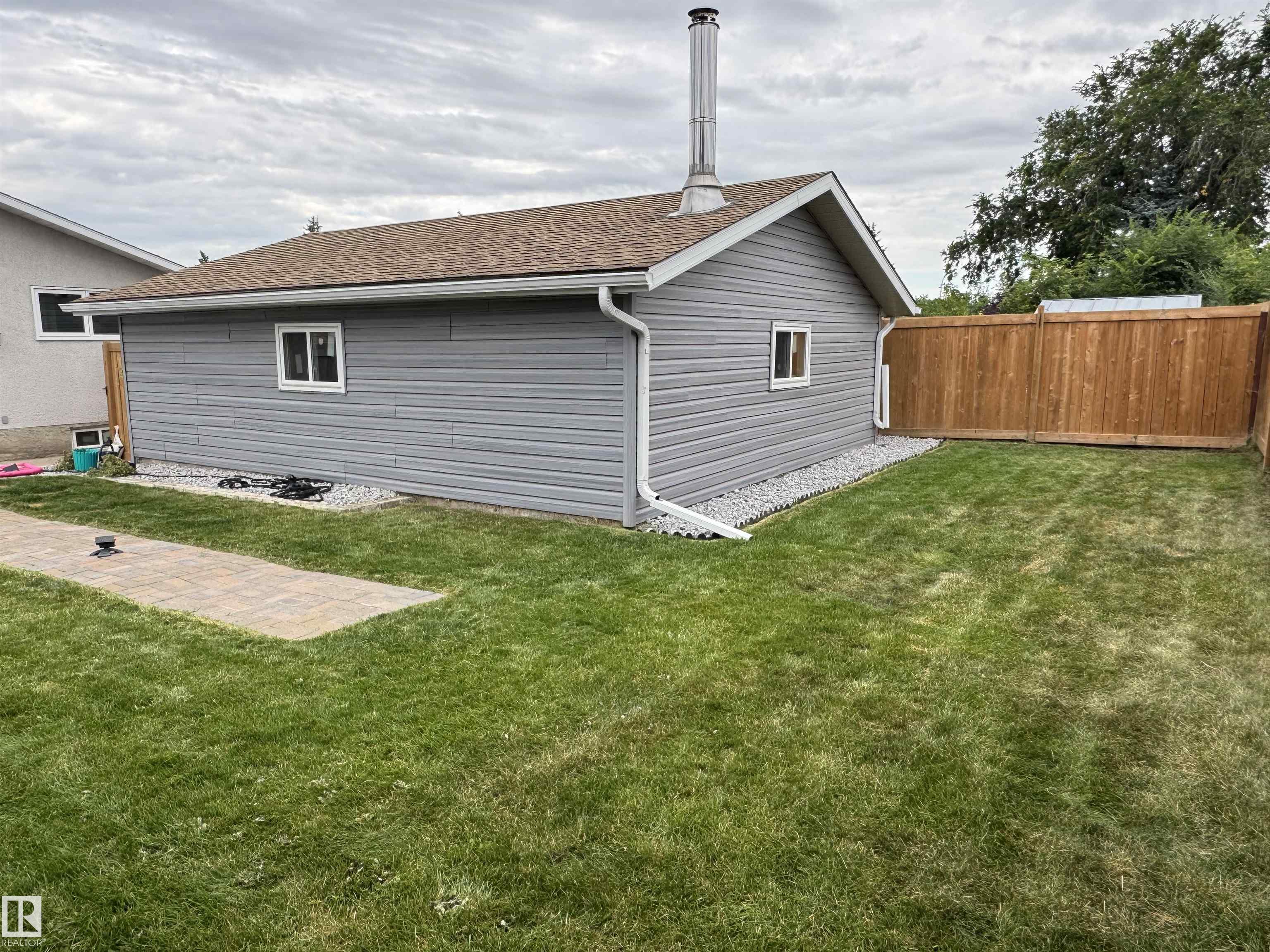 Listing photo thumbnail