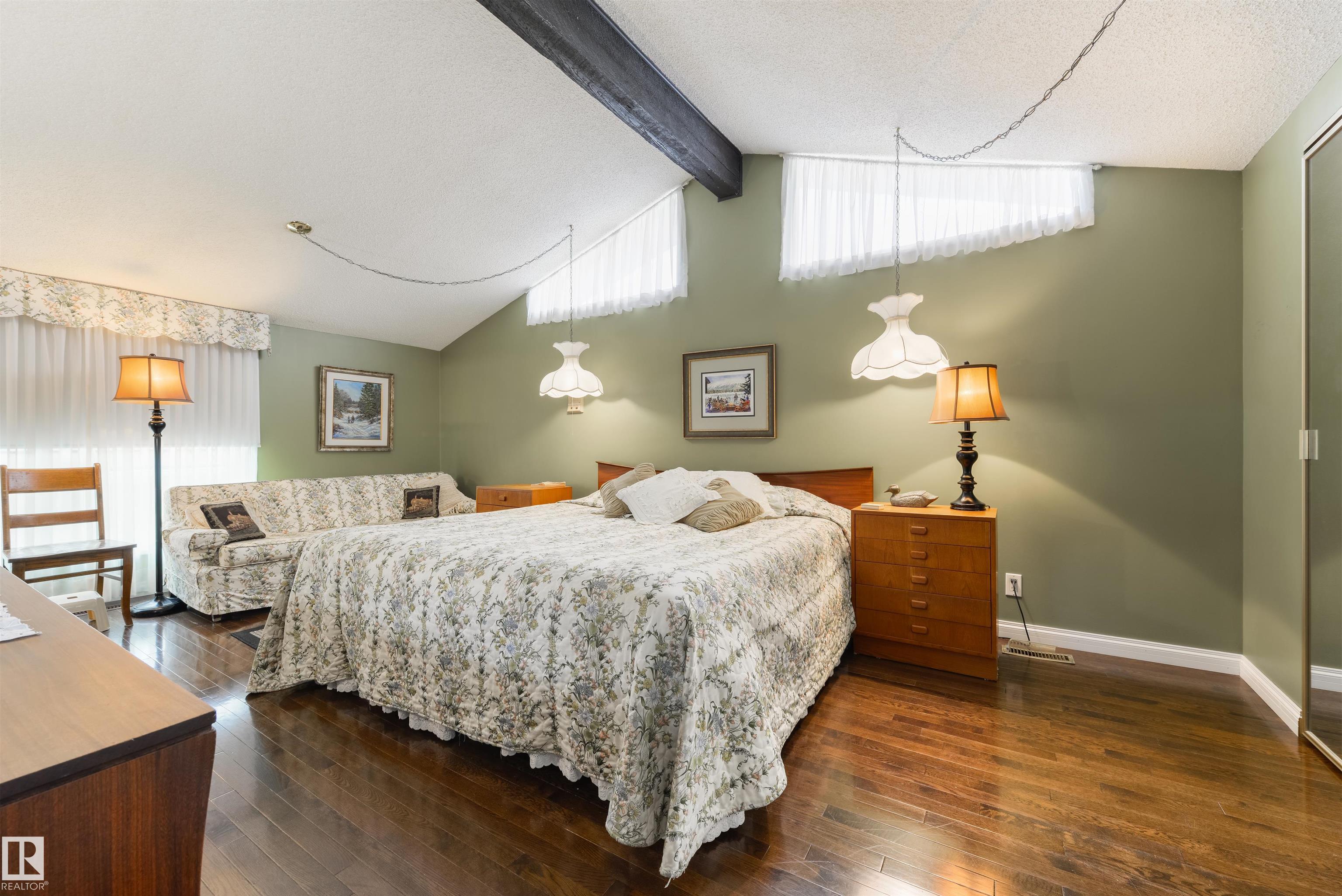 Listing photo thumbnail
