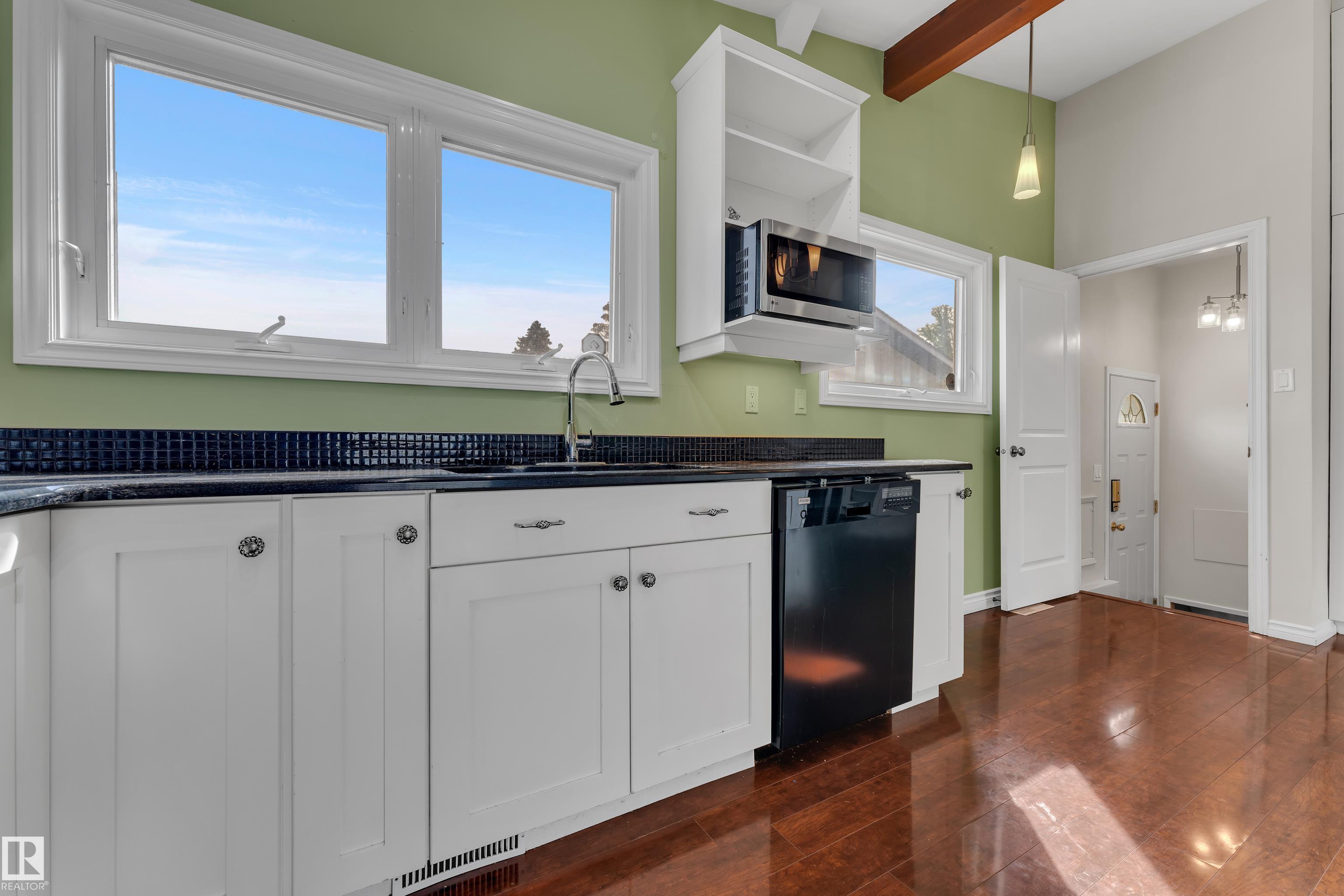 Listing photo thumbnail