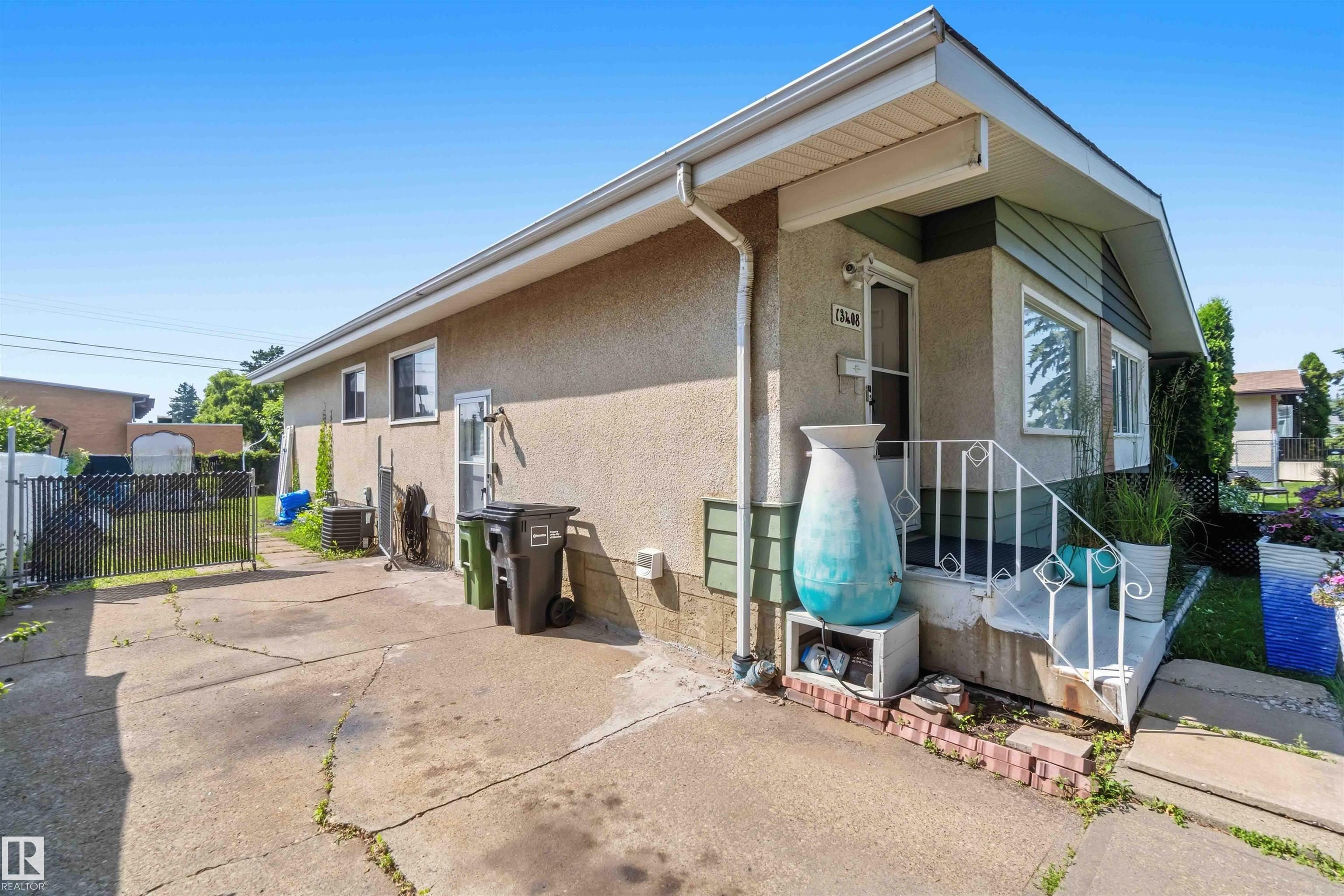 Listing photo thumbnail