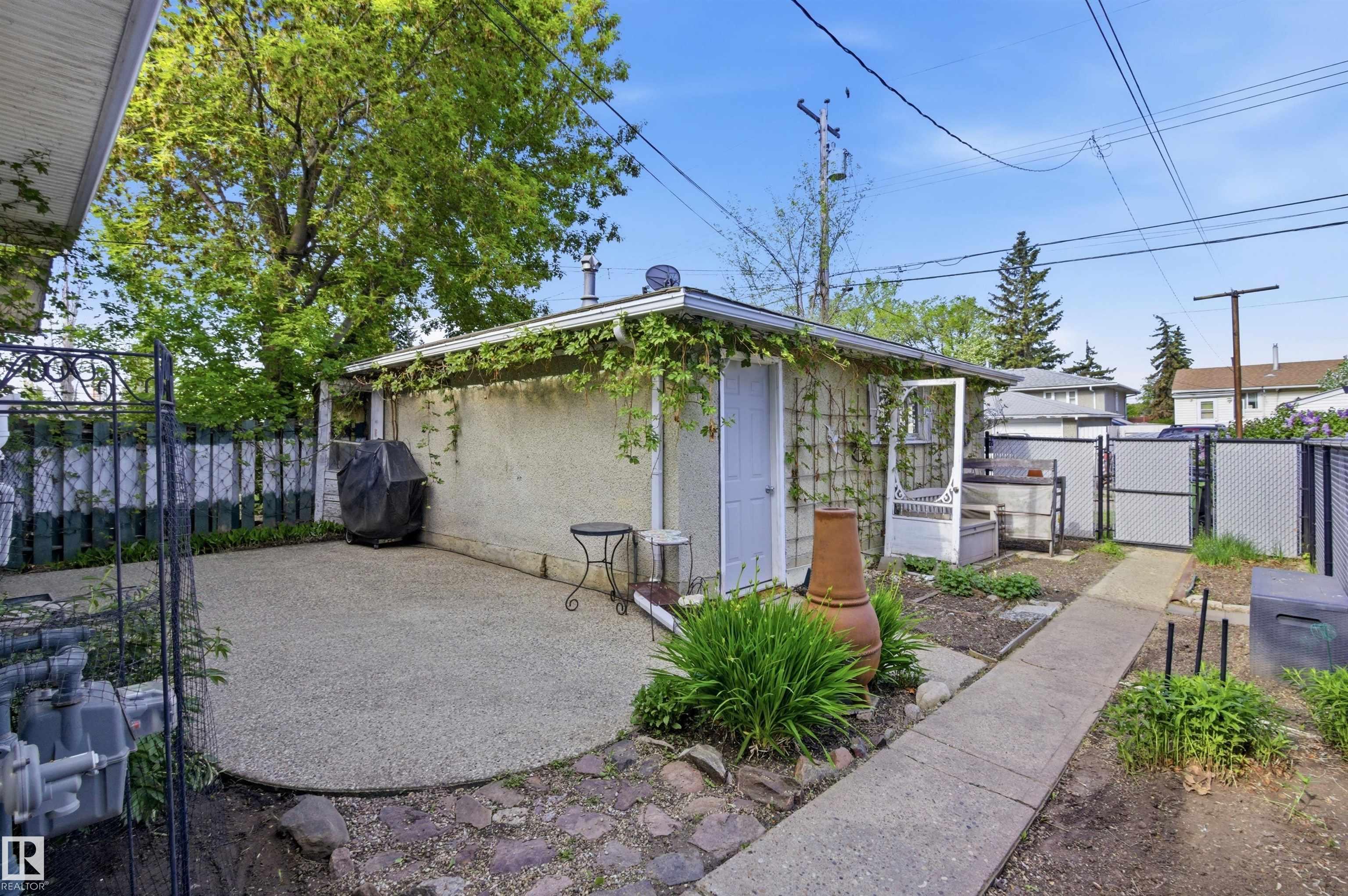 Listing photo thumbnail