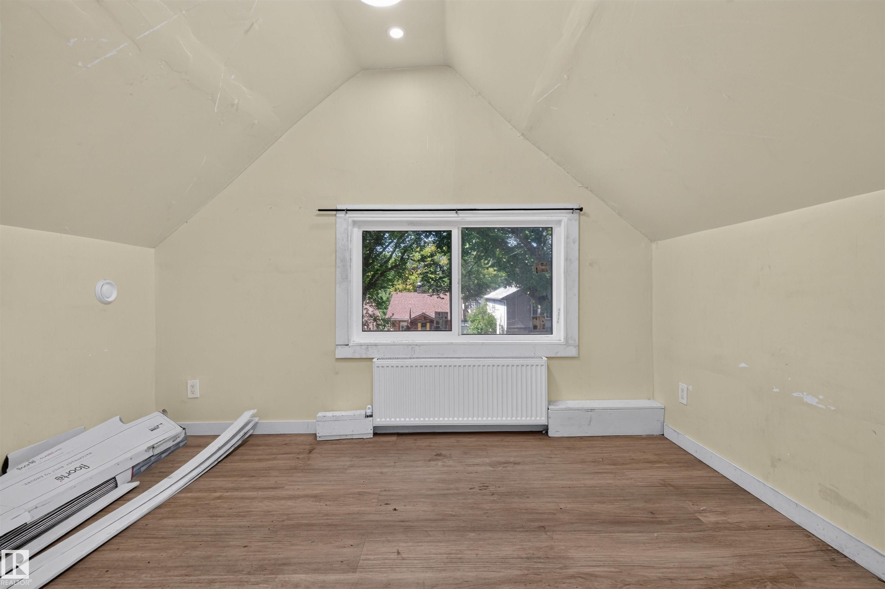 Listing photo thumbnail