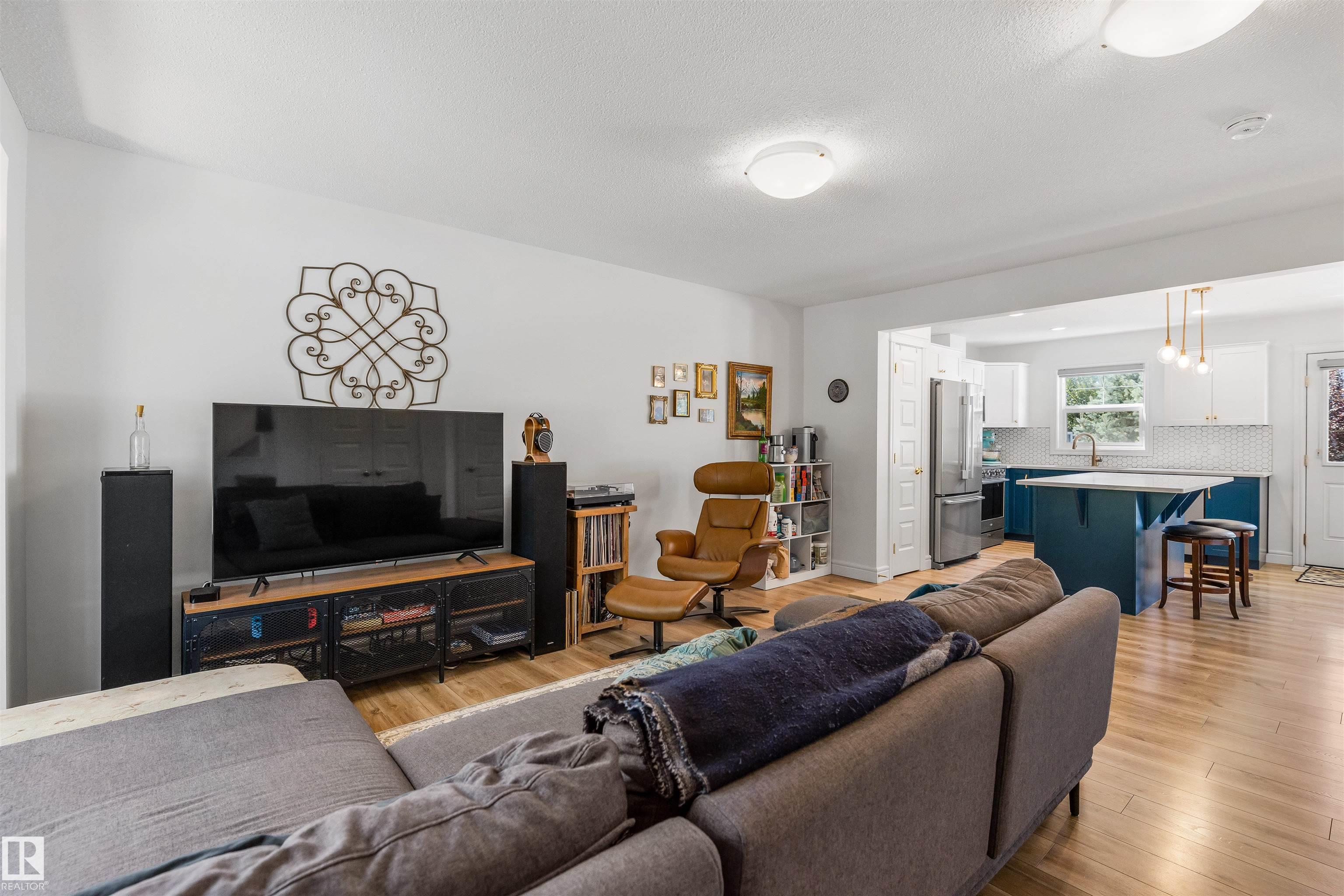 https://zimg.paragon.ice.com/ParagonImages/Property/PM/RAE/225418827/14/0/0/0684dca3723b5ab62112f1e44f57c02e/1/6e3375200932065bdee2bdb3317f8f68/225418827-787c9ef1-d4e7-4671-bef5-5db3f75b91a0.JPG