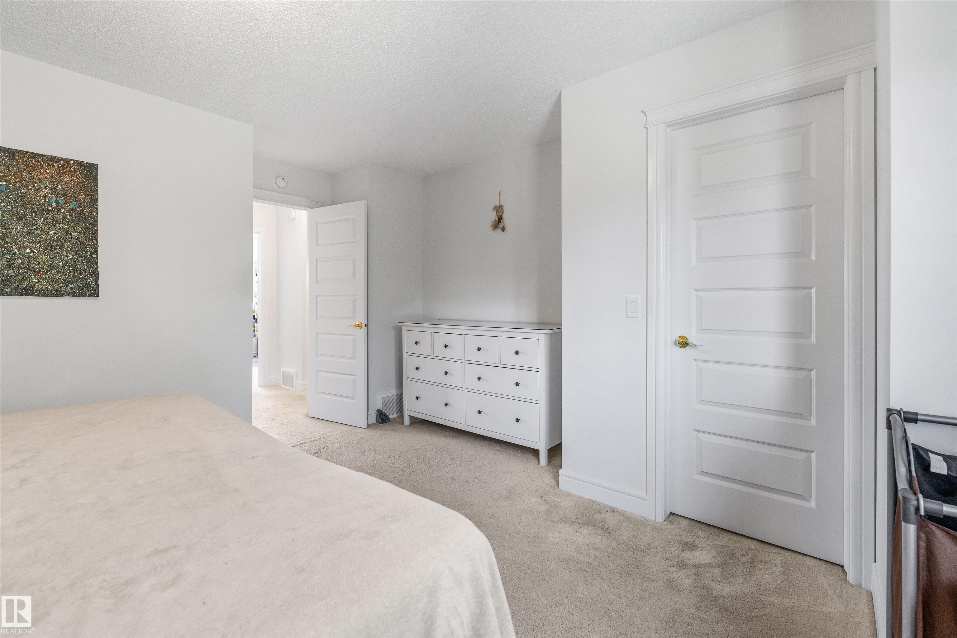 https://zimg.paragon.ice.com/ParagonImages/Property/PM/RAE/225418827/22/0/0/8025c4ccfbf58005fd430fcdfbc510b0/1/6e3375200932065bdee2bdb3317f8f68/225418827-f9200f0a-fadc-4c9a-b600-6b1412c43bb1.JPG