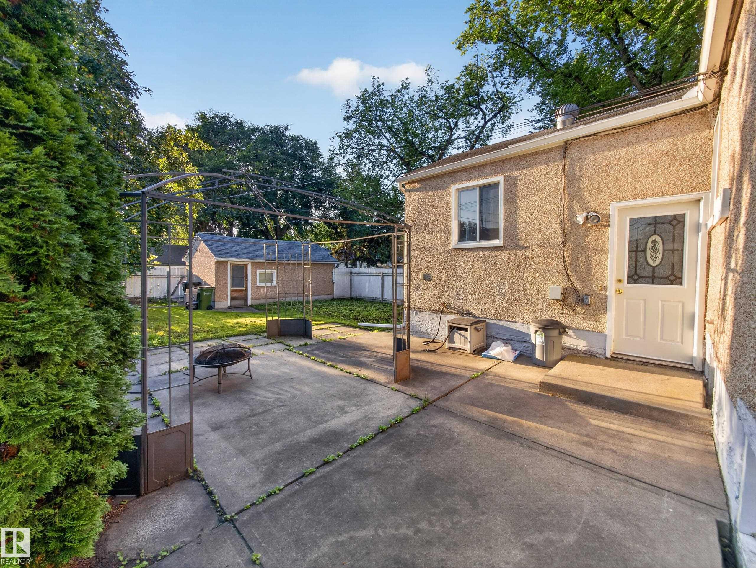 Listing photo thumbnail