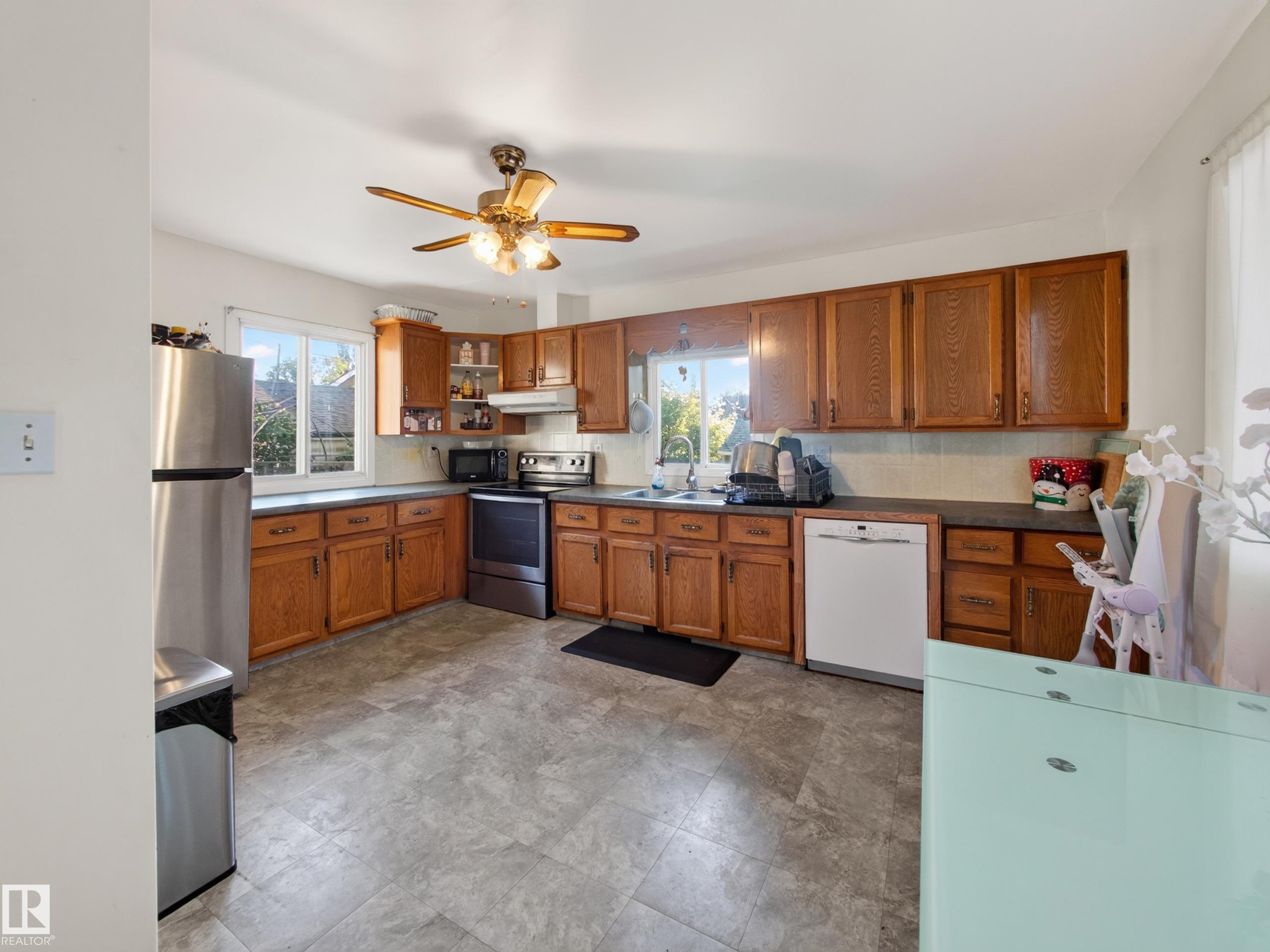 Listing photo thumbnail