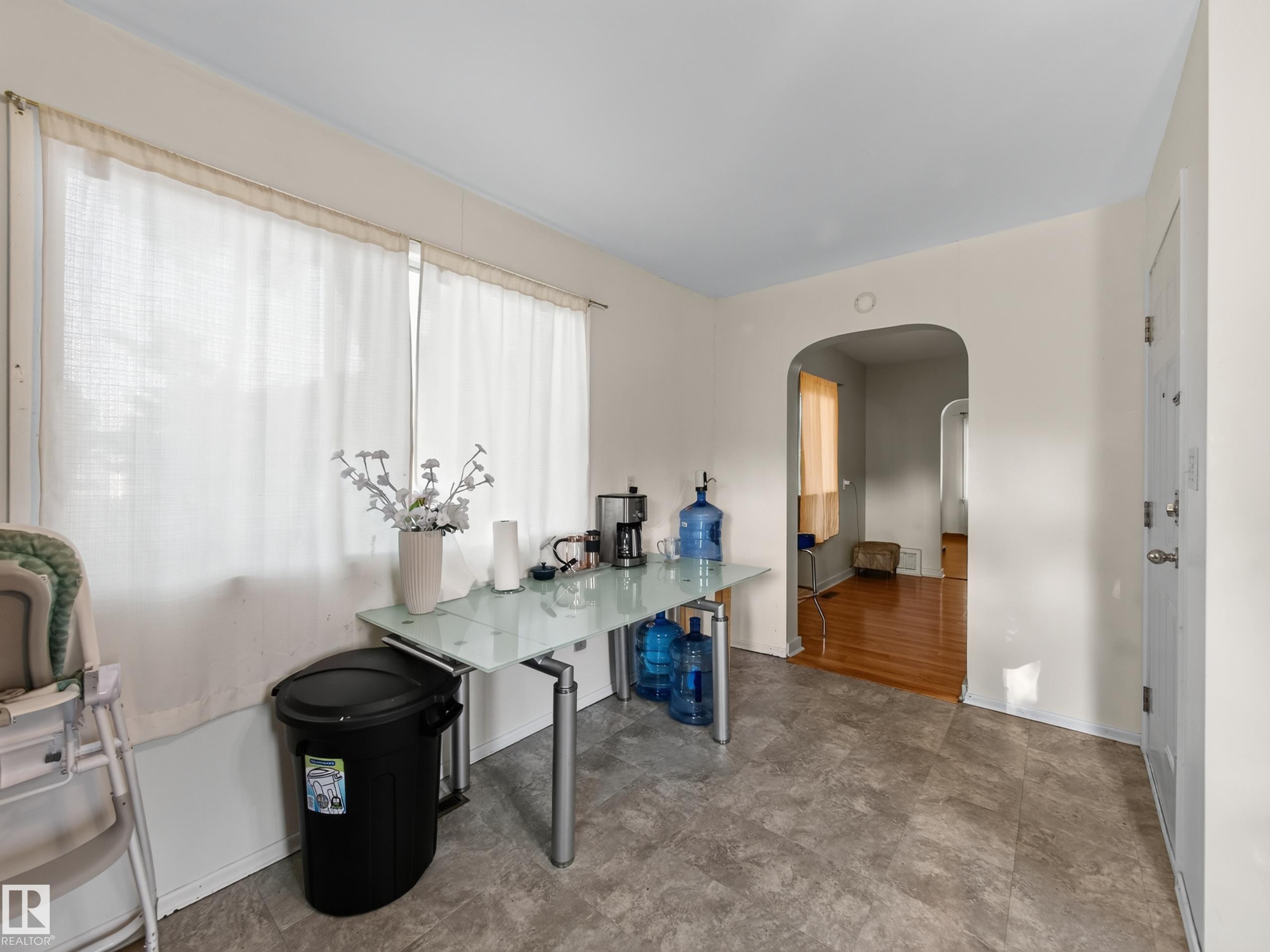 Listing photo thumbnail