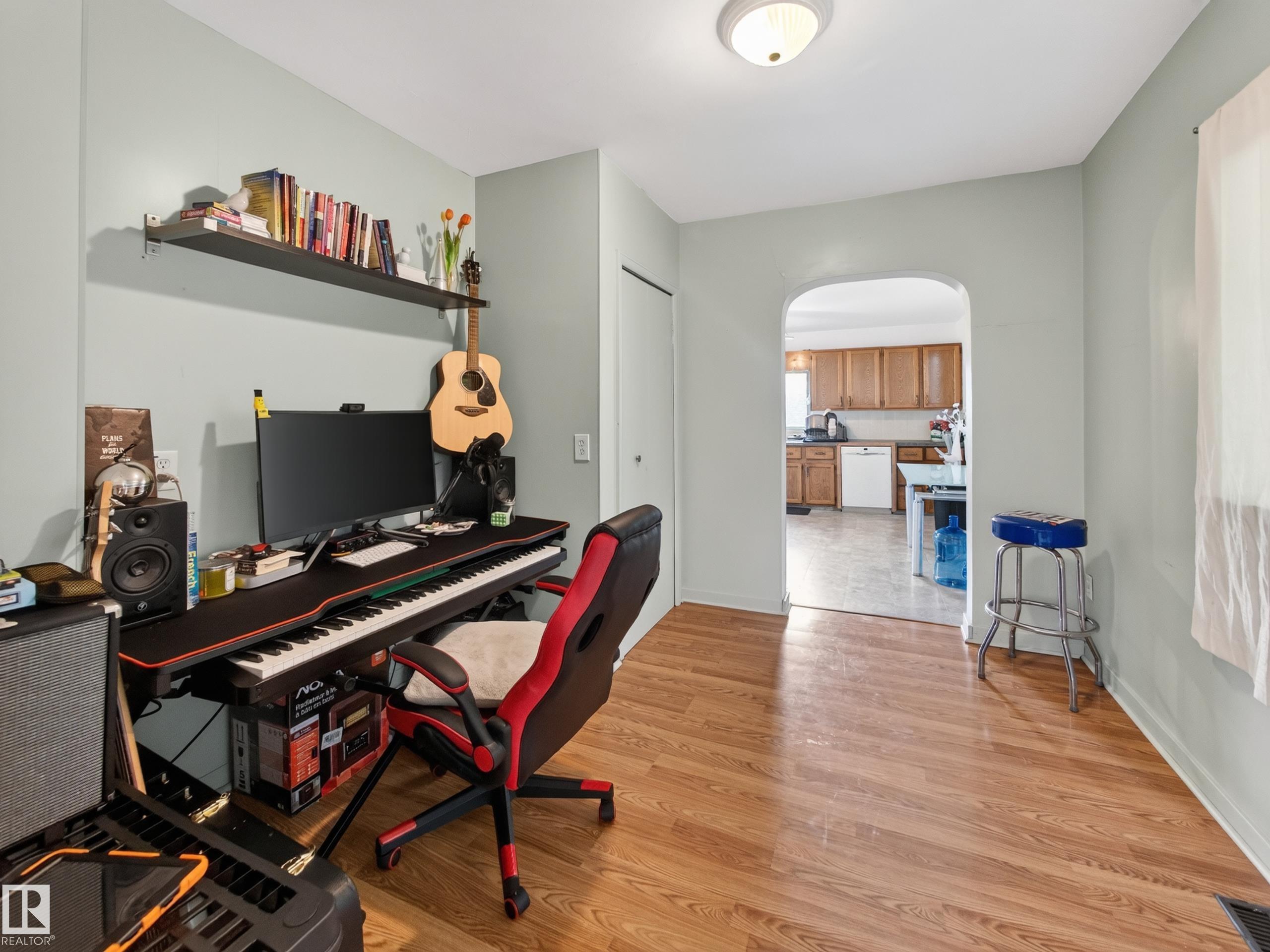 Listing photo thumbnail