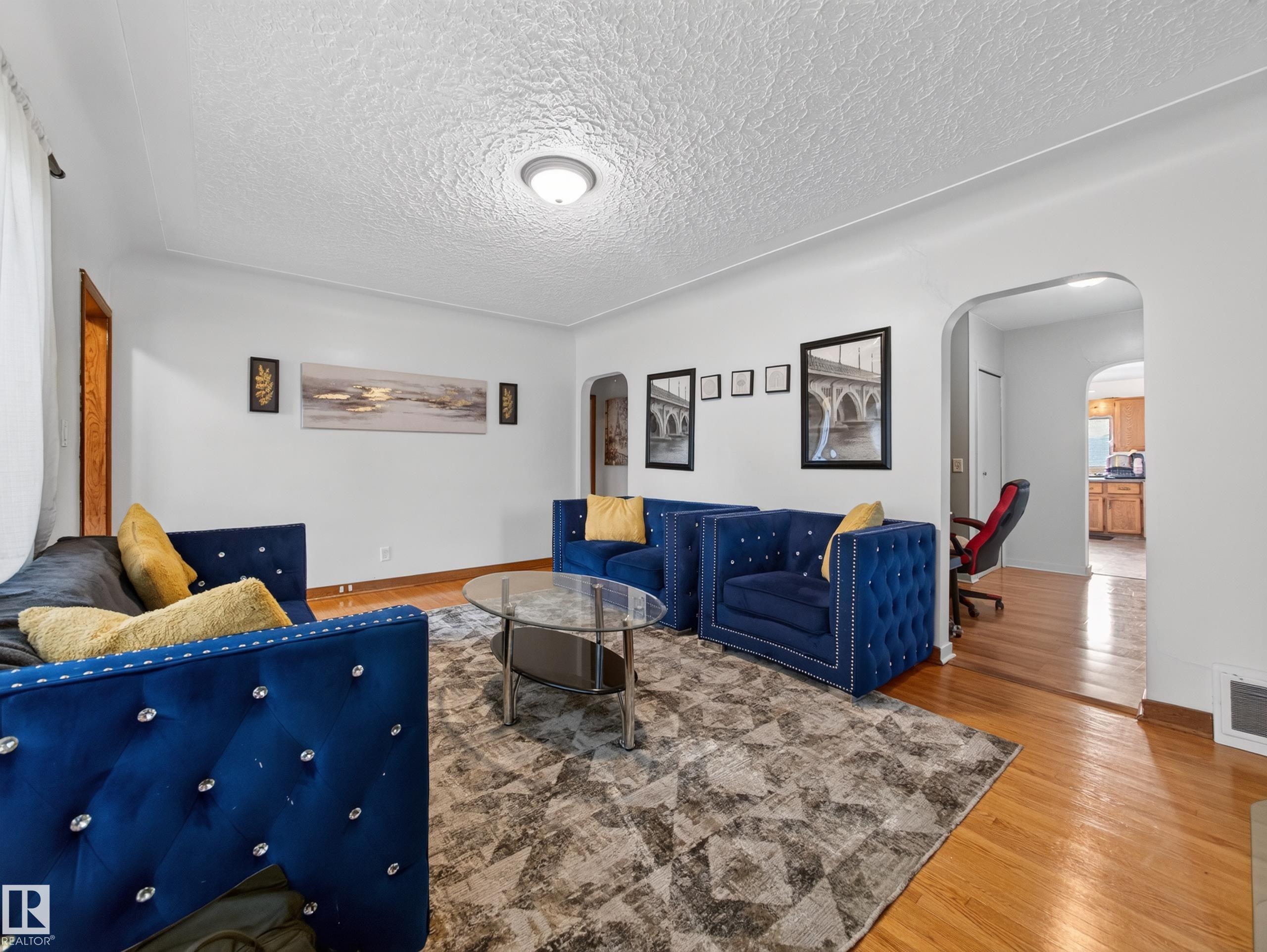 Listing photo thumbnail