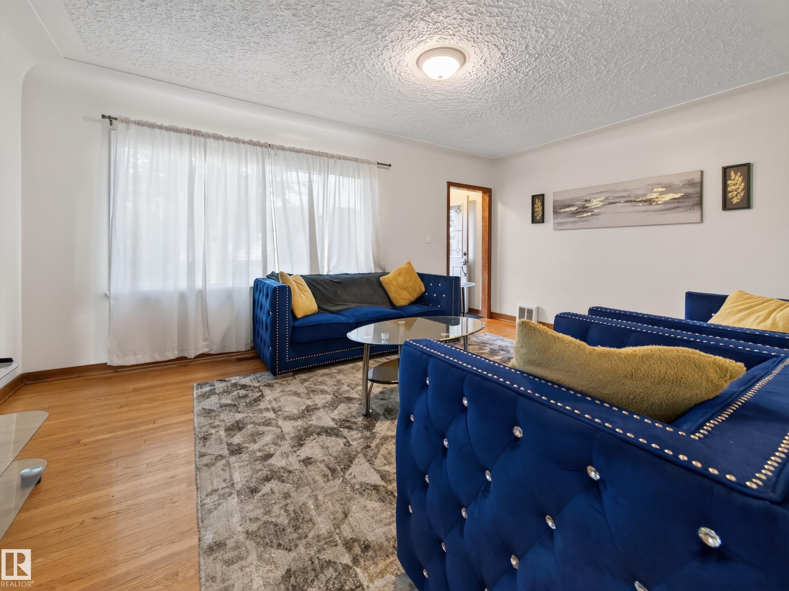 Listing photo thumbnail