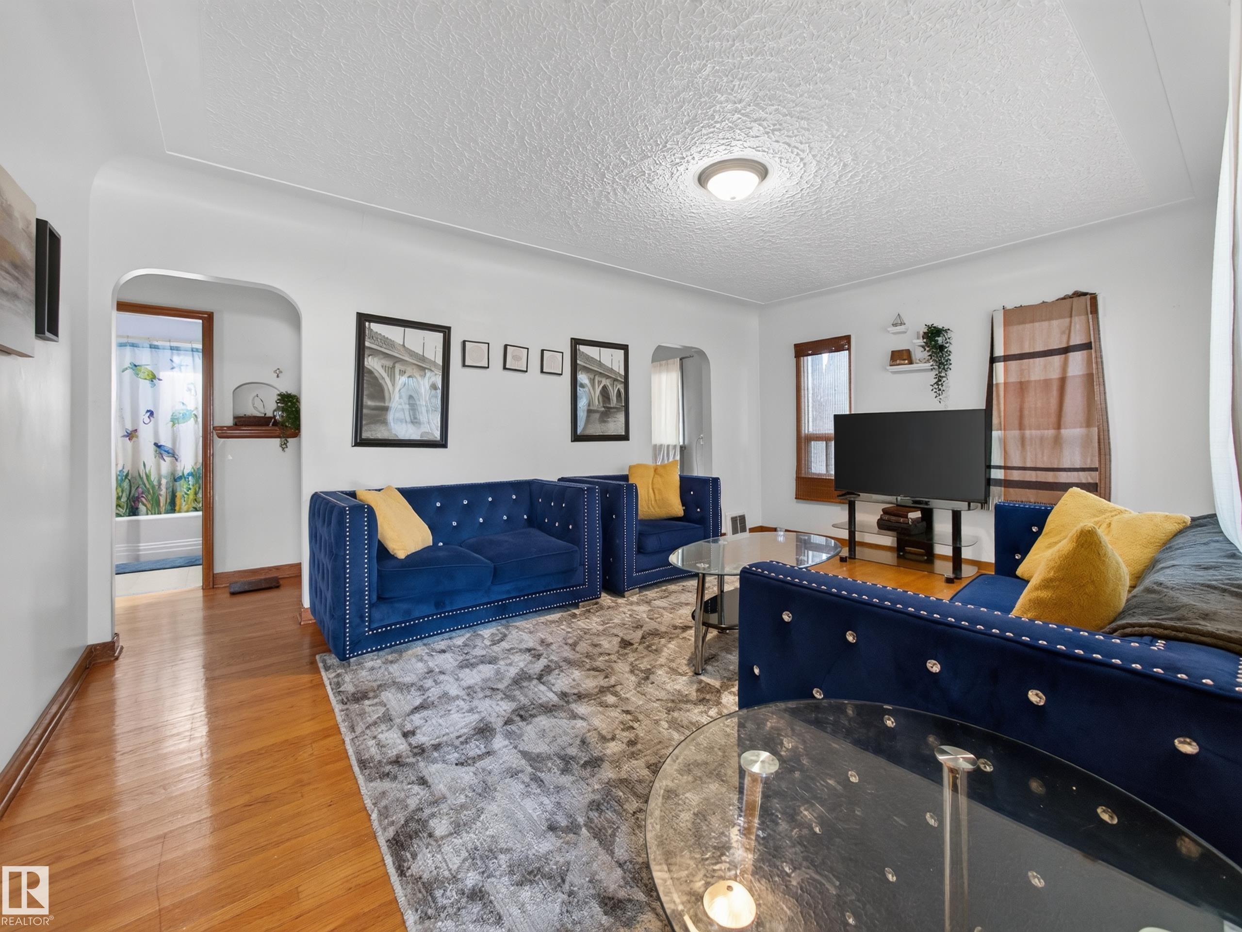 Listing photo thumbnail