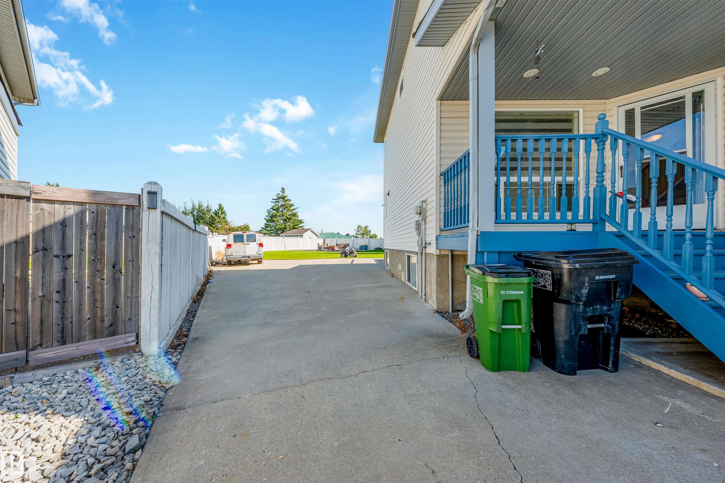 Listing photo thumbnail