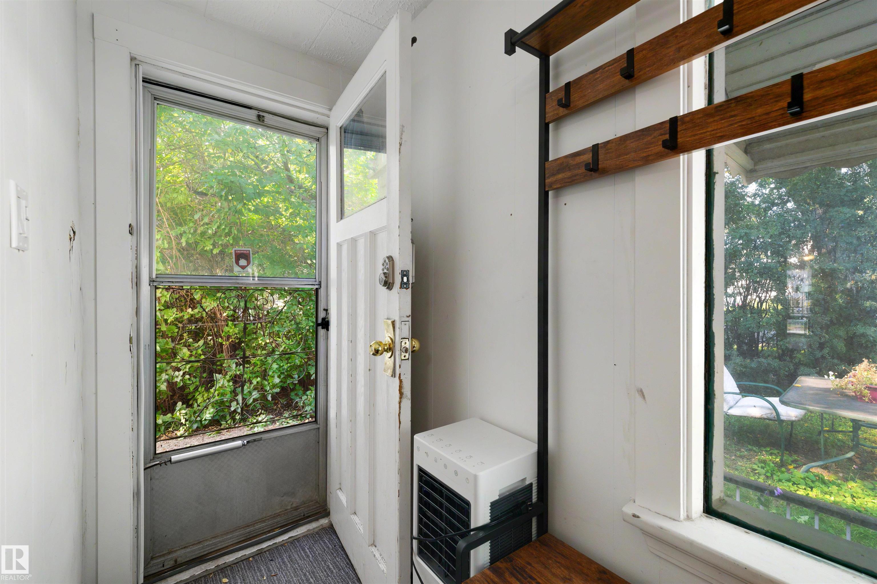 Listing photo thumbnail