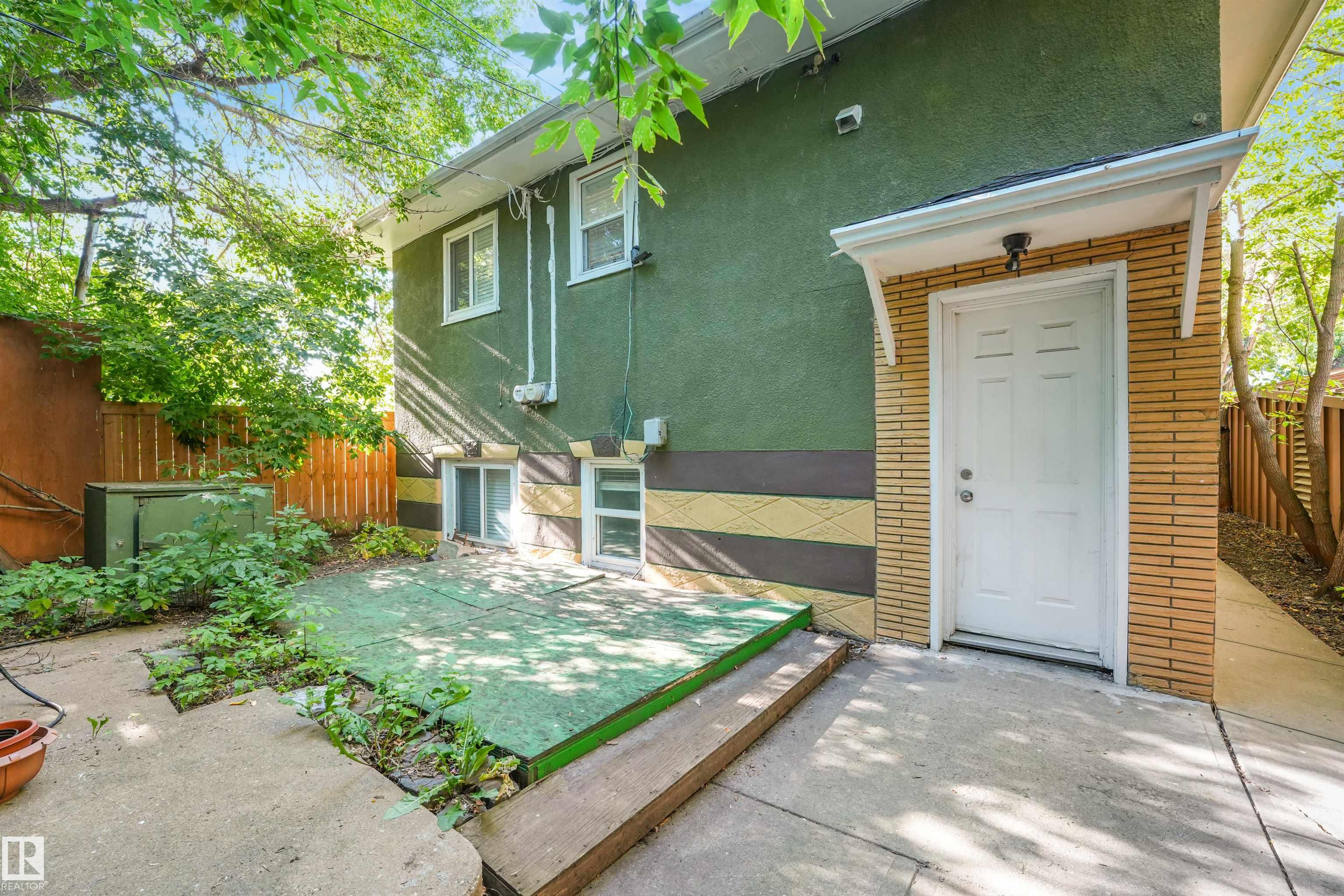 Listing photo thumbnail