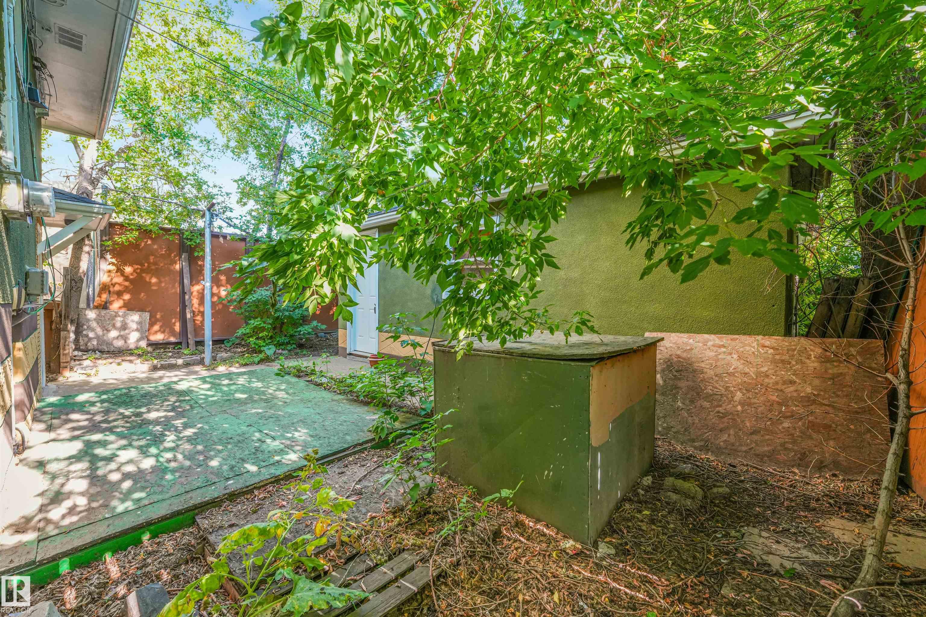 Listing photo thumbnail