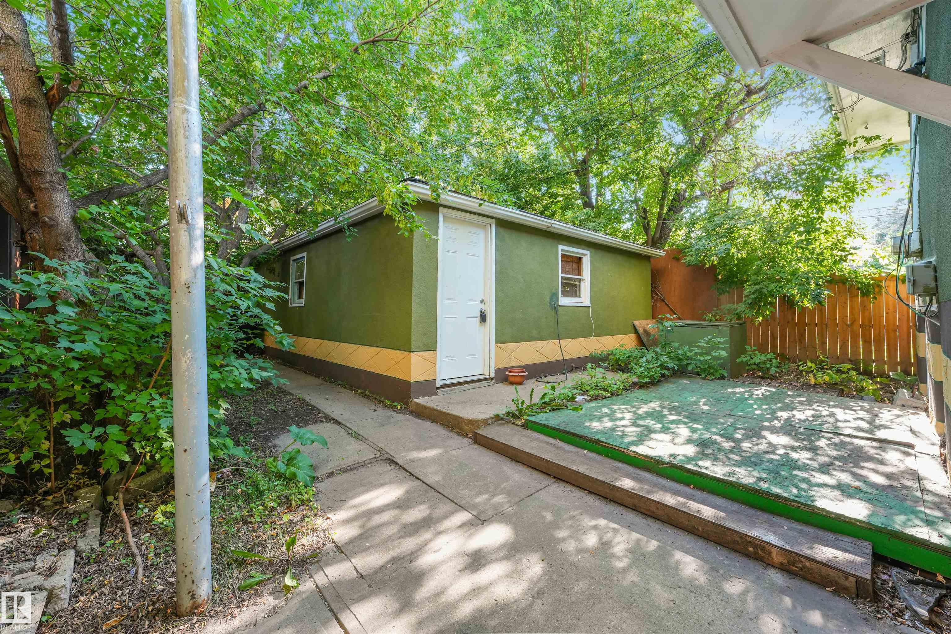 Listing photo thumbnail