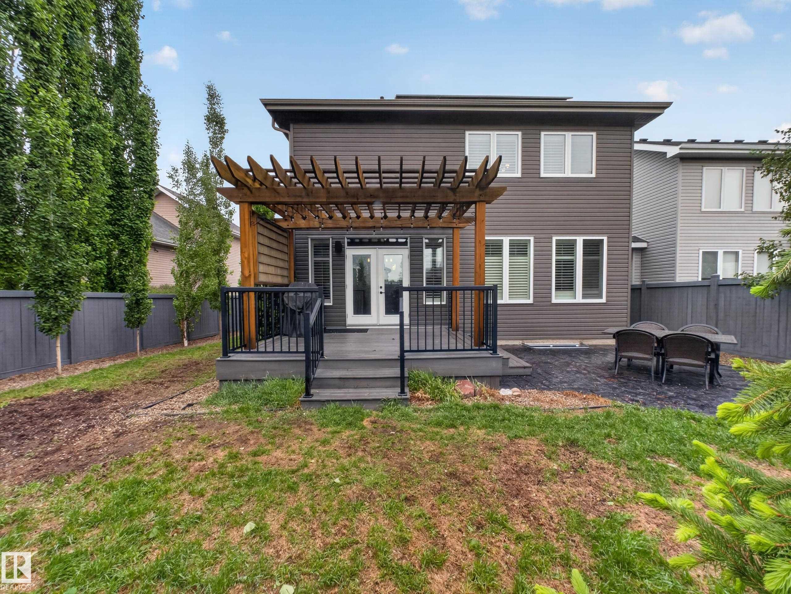 Listing photo thumbnail