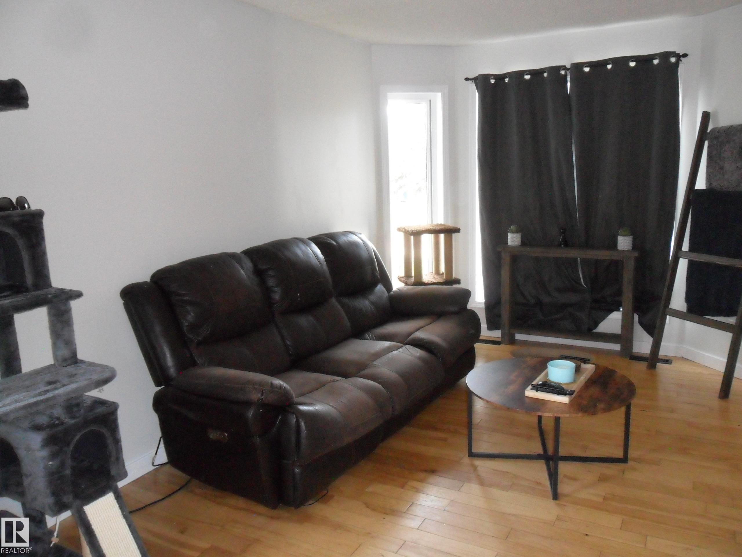 Listing photo thumbnail