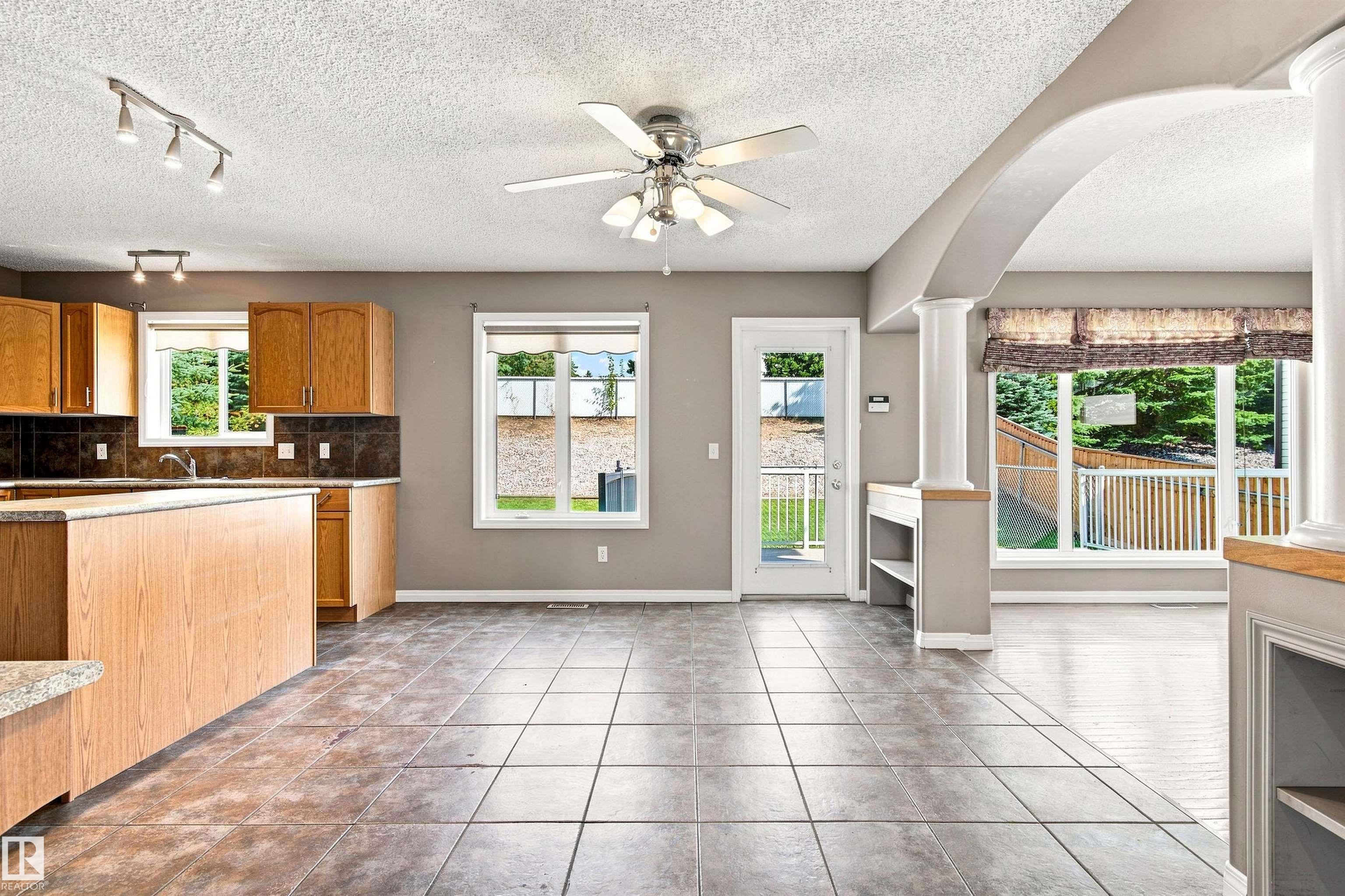 Listing photo thumbnail