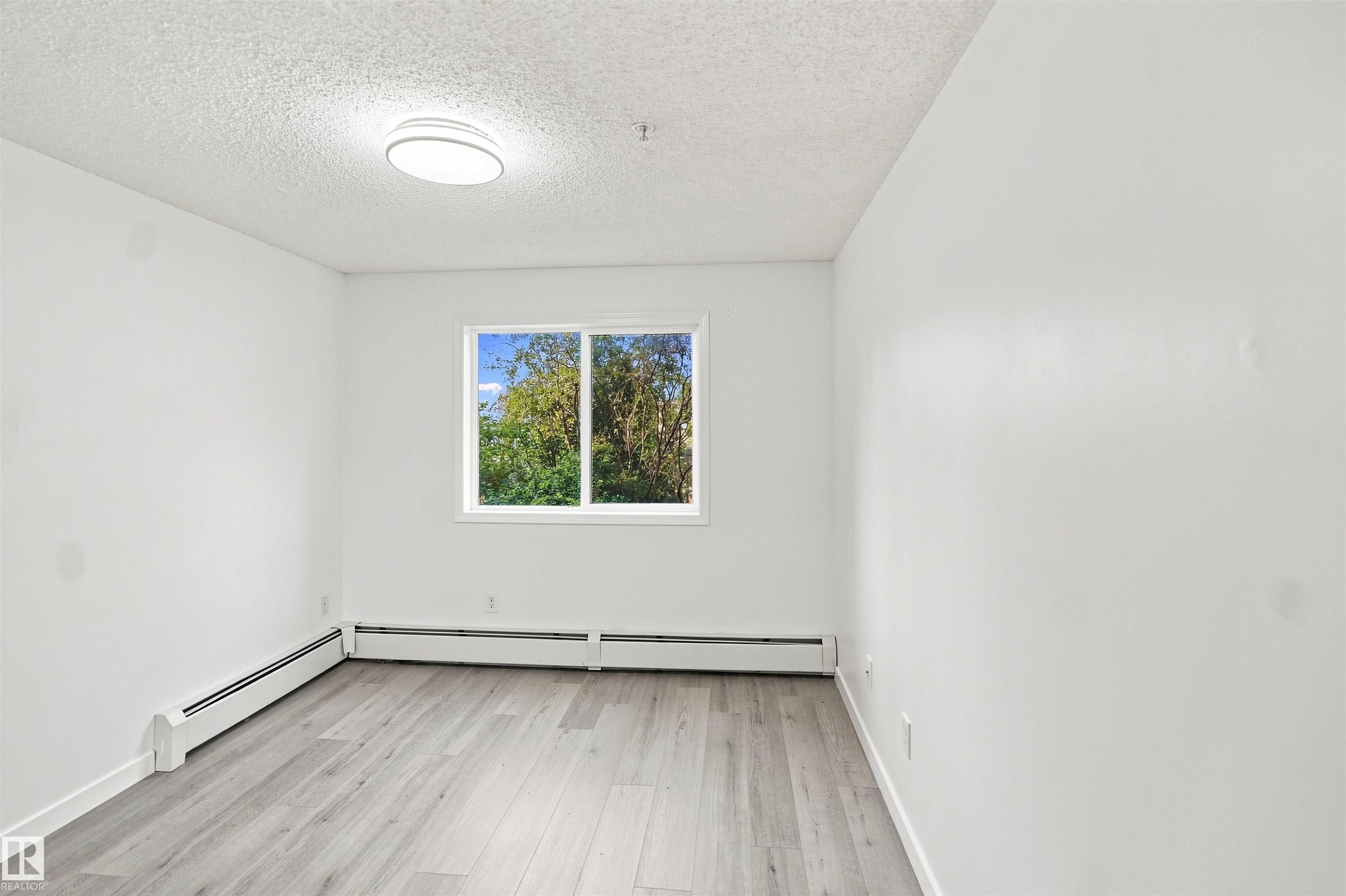 Photo 11 at 124 - 10511 42 Avenue NW, Rideau Park, Edmonton