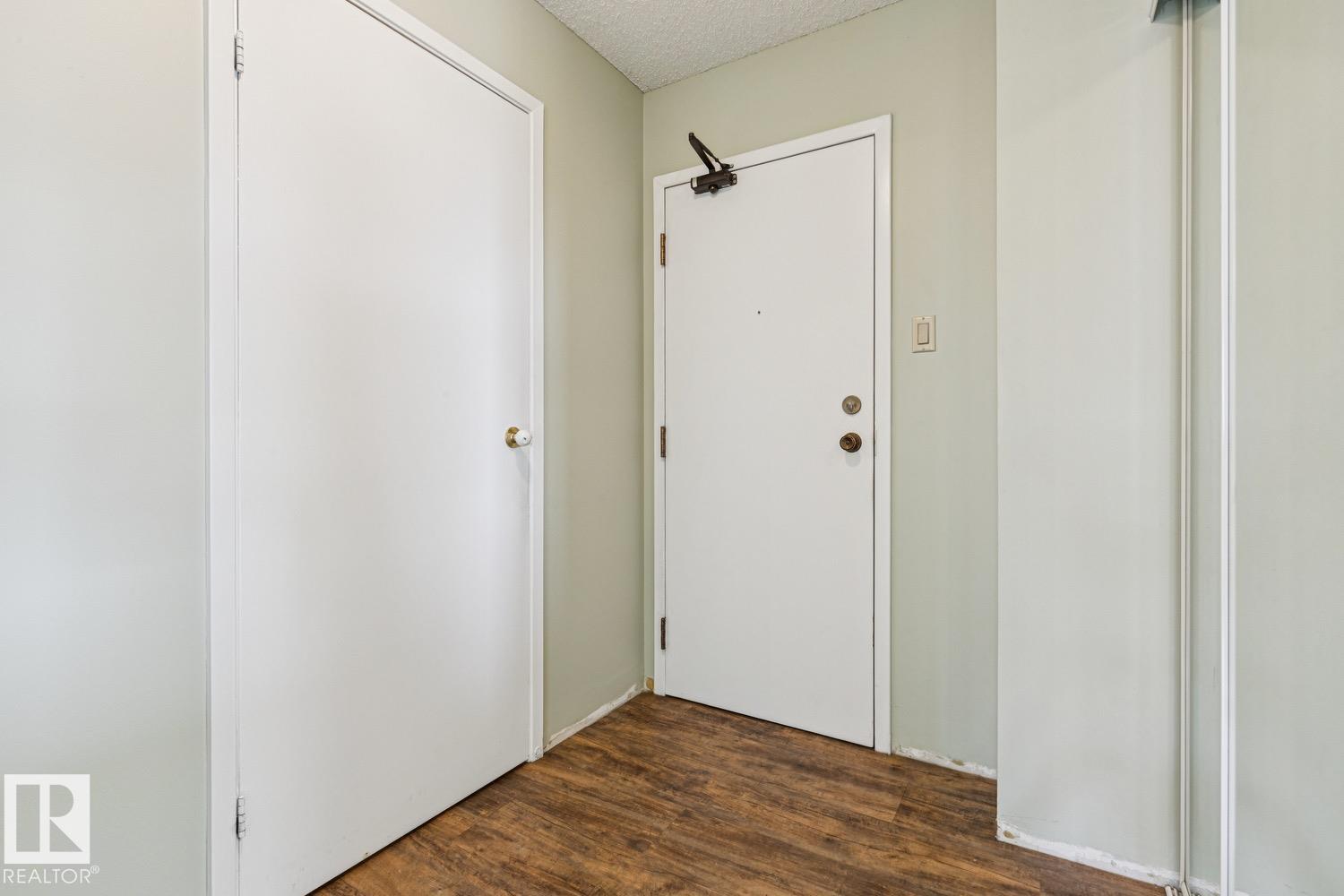 905 - 9929 113 Street NW, Wîhkwêntôwin, Edmonton