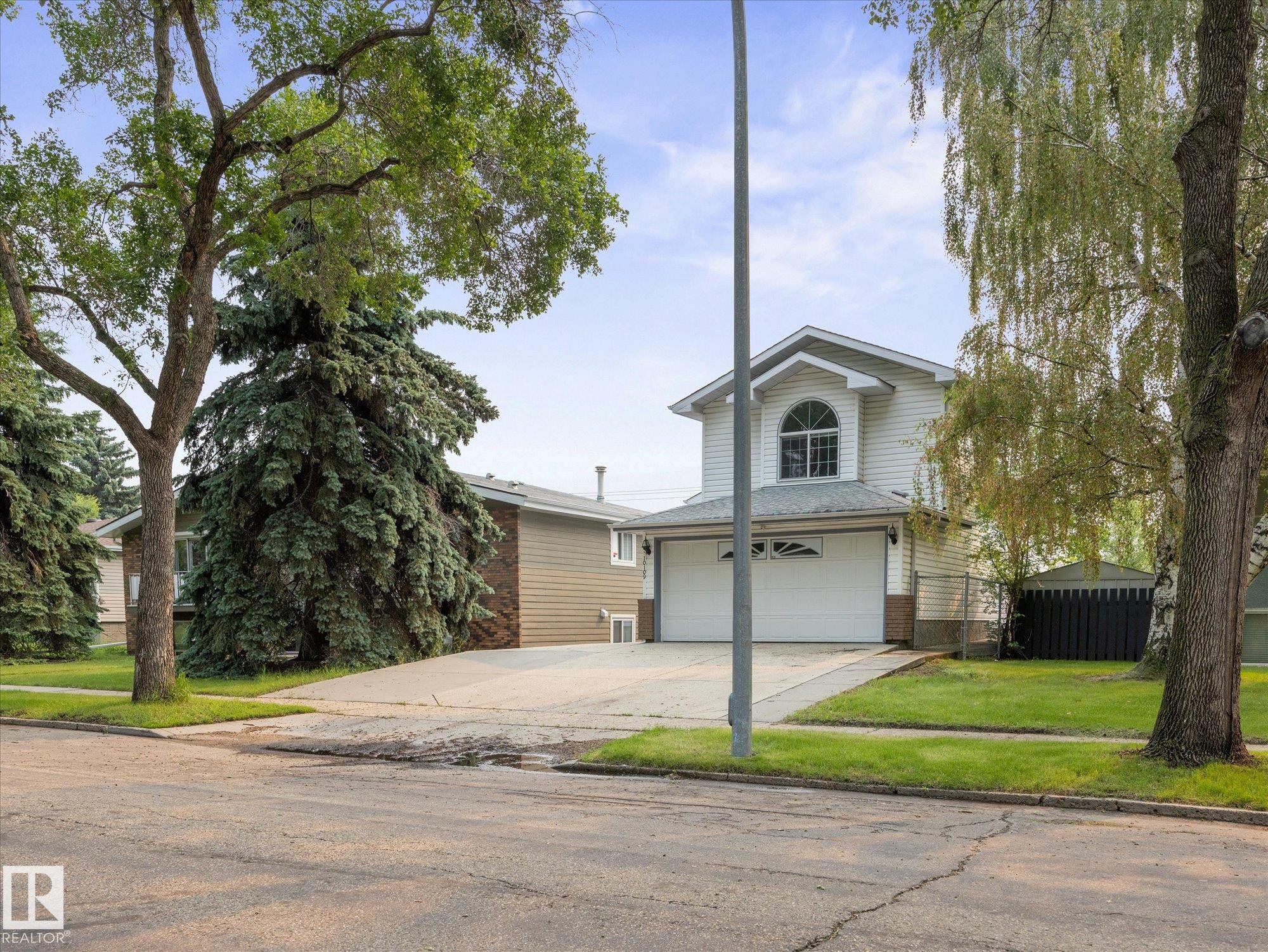 Photo 31 at 10109 80 Street NW, Forest Heights, Edmonton