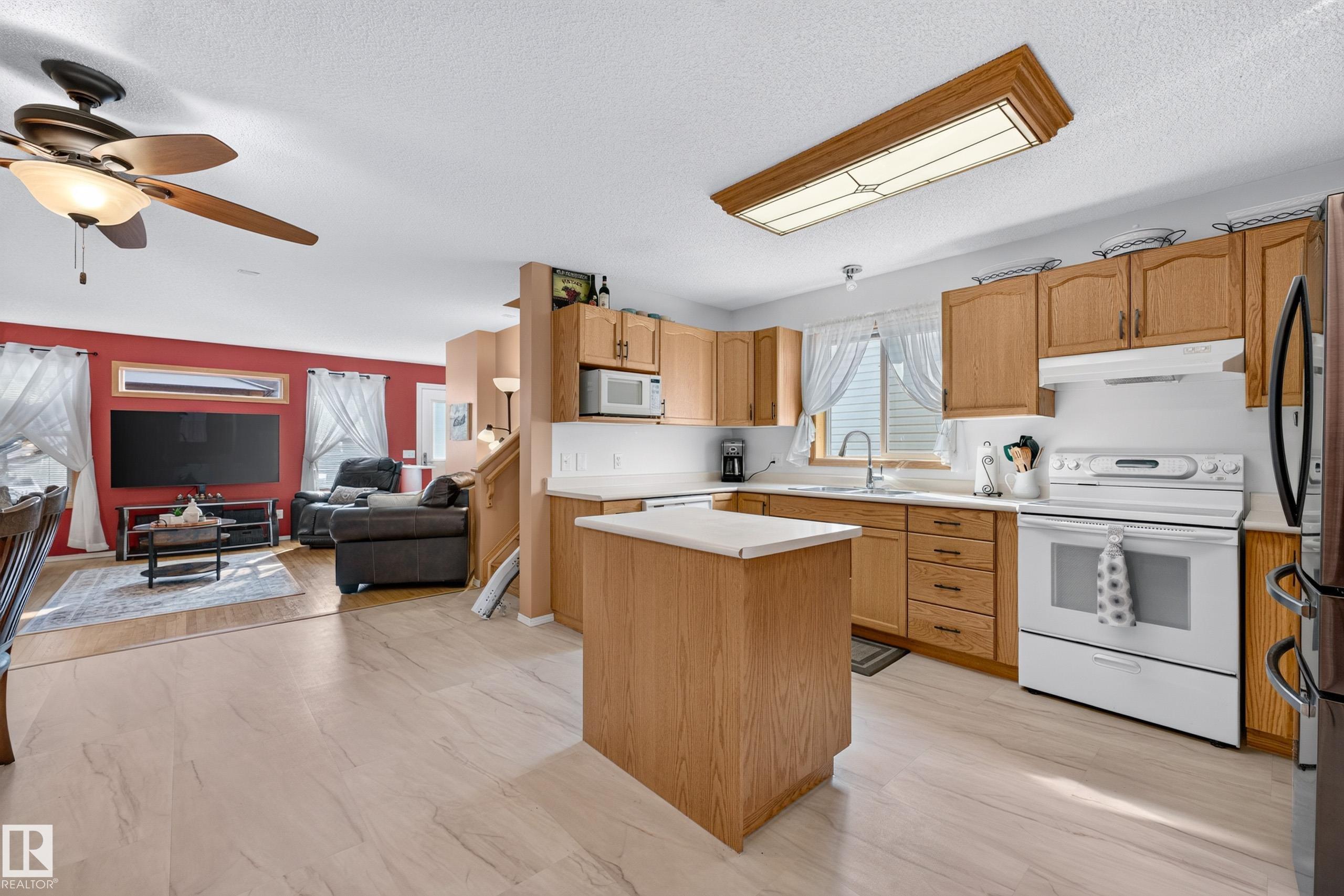 Photo 9 at 1223 Gillespie Crescent NW, Glastonbury, Edmonton
