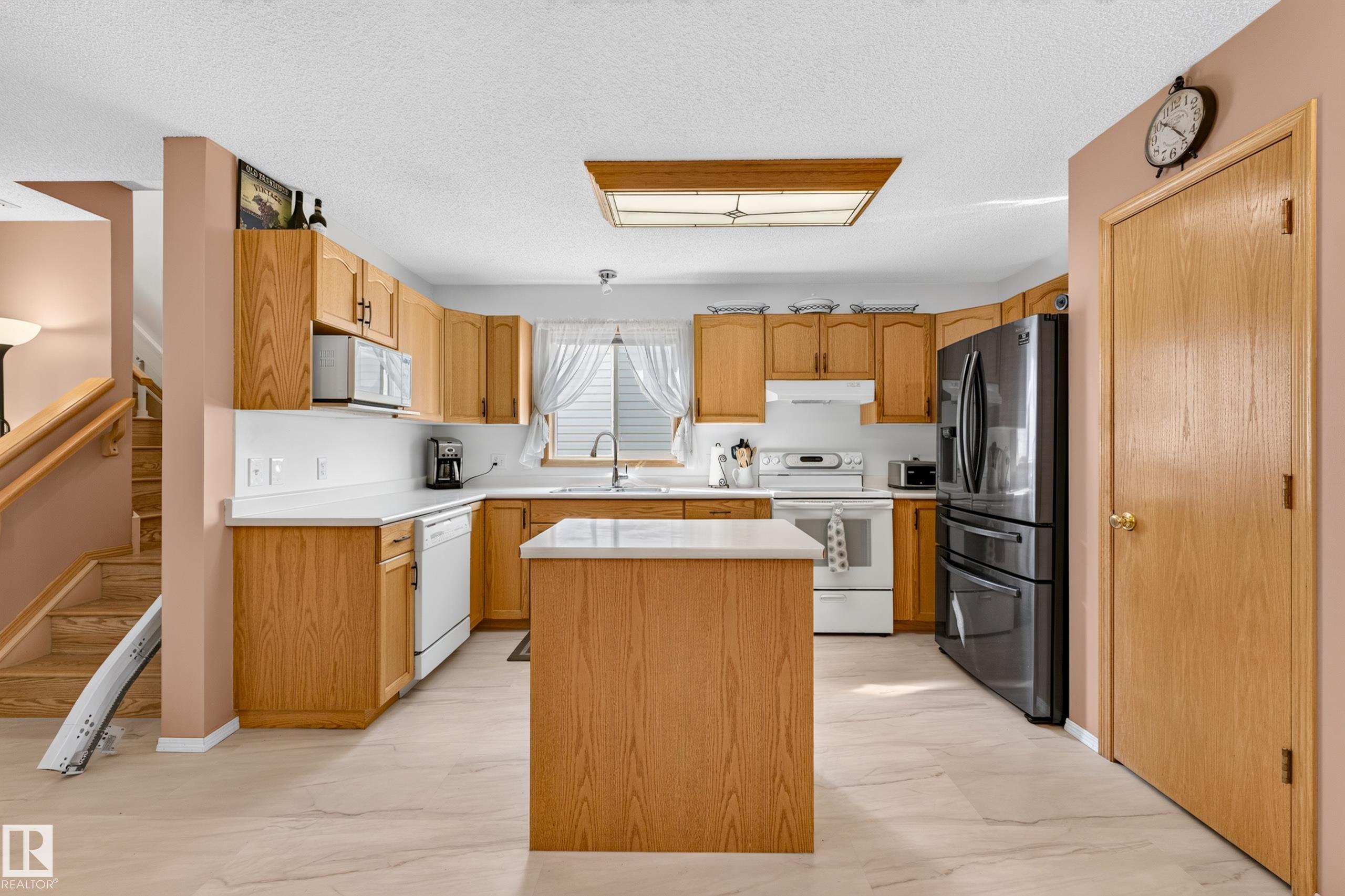 Photo 10 at 1223 Gillespie Crescent NW, Glastonbury, Edmonton