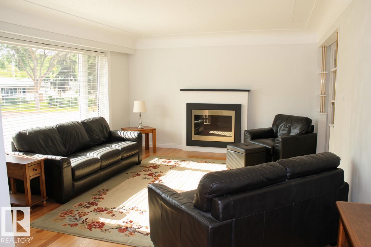 Photo 14 at 7703 104 Avenue NW, Forest Heights, Edmonton