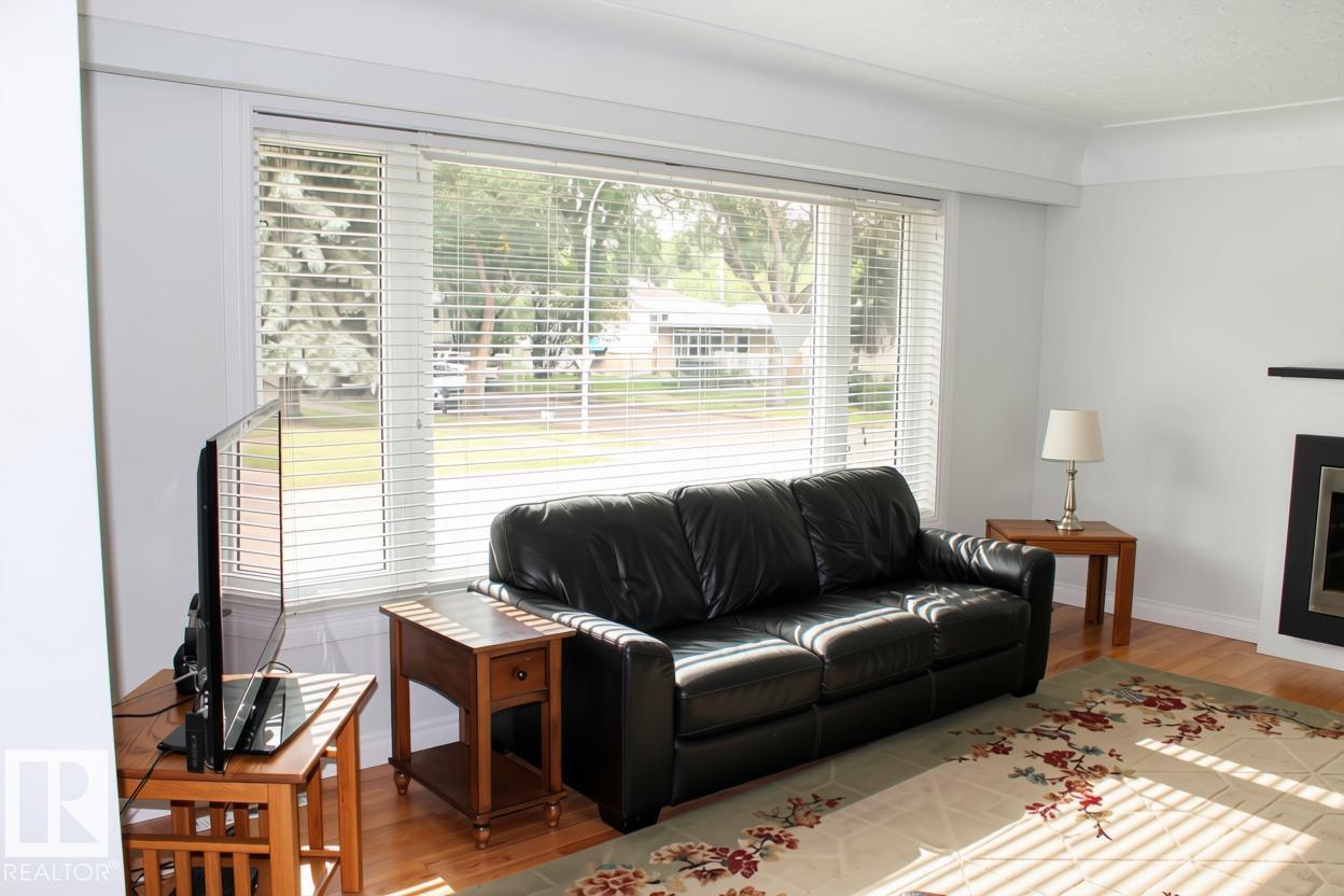 Photo 15 at 7703 104 Avenue NW, Forest Heights, Edmonton