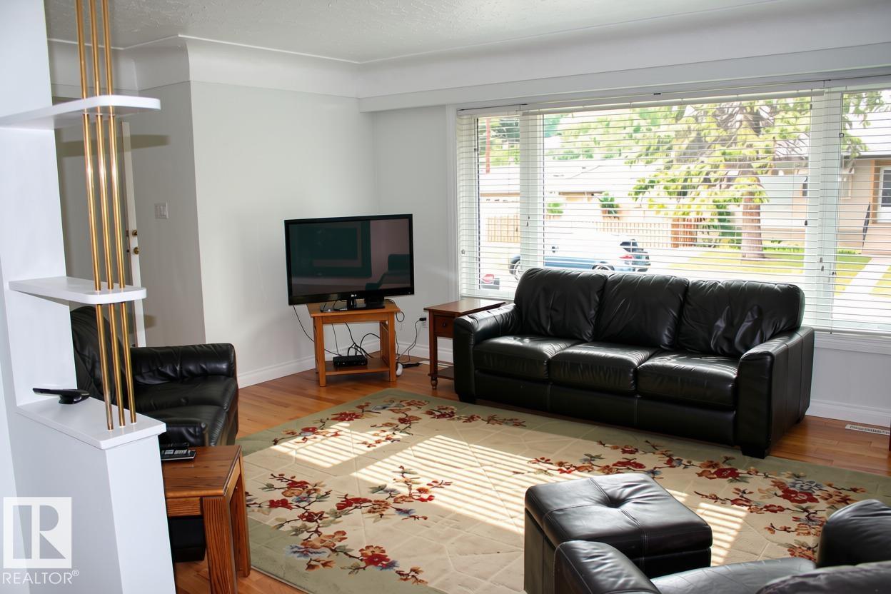Photo 16 at 7703 104 Avenue NW, Forest Heights, Edmonton