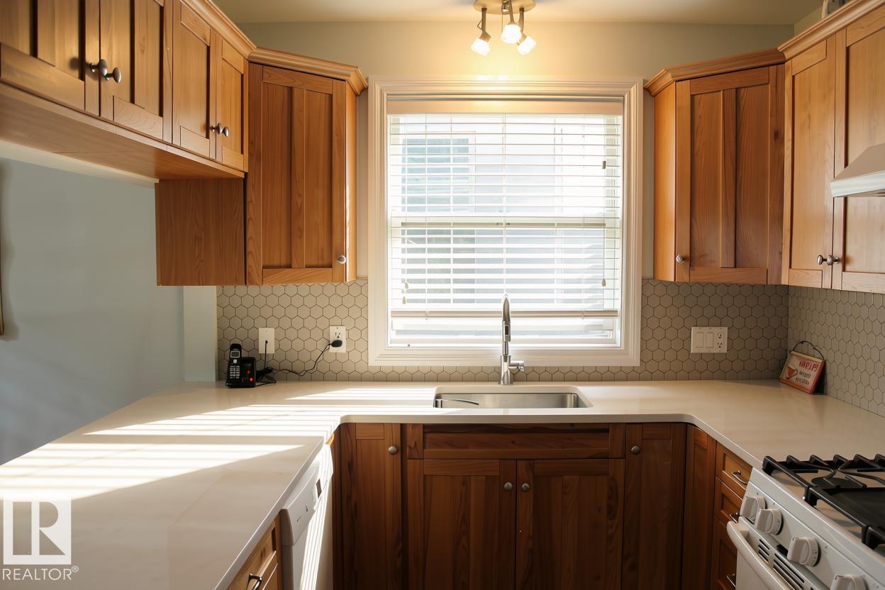 Photo 25 at 7703 104 Avenue NW, Forest Heights, Edmonton