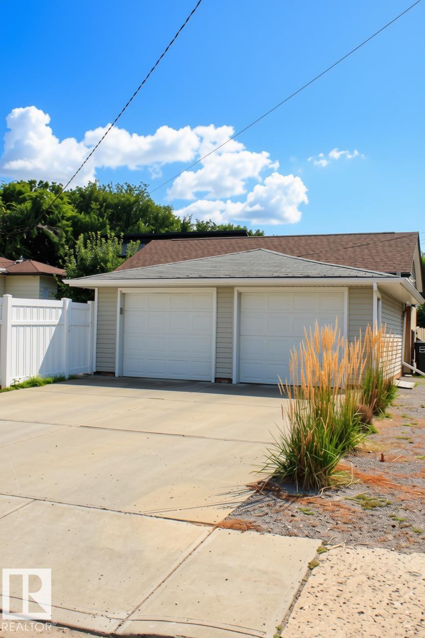 Photo 7 at 7703 104 Avenue NW, Forest Heights, Edmonton