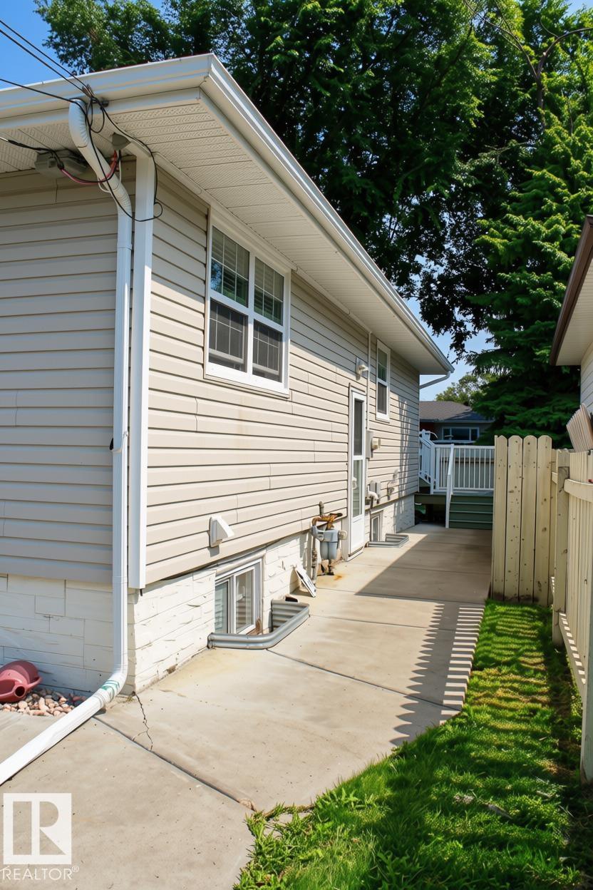 Photo 10 at 7703 104 Avenue NW, Forest Heights, Edmonton