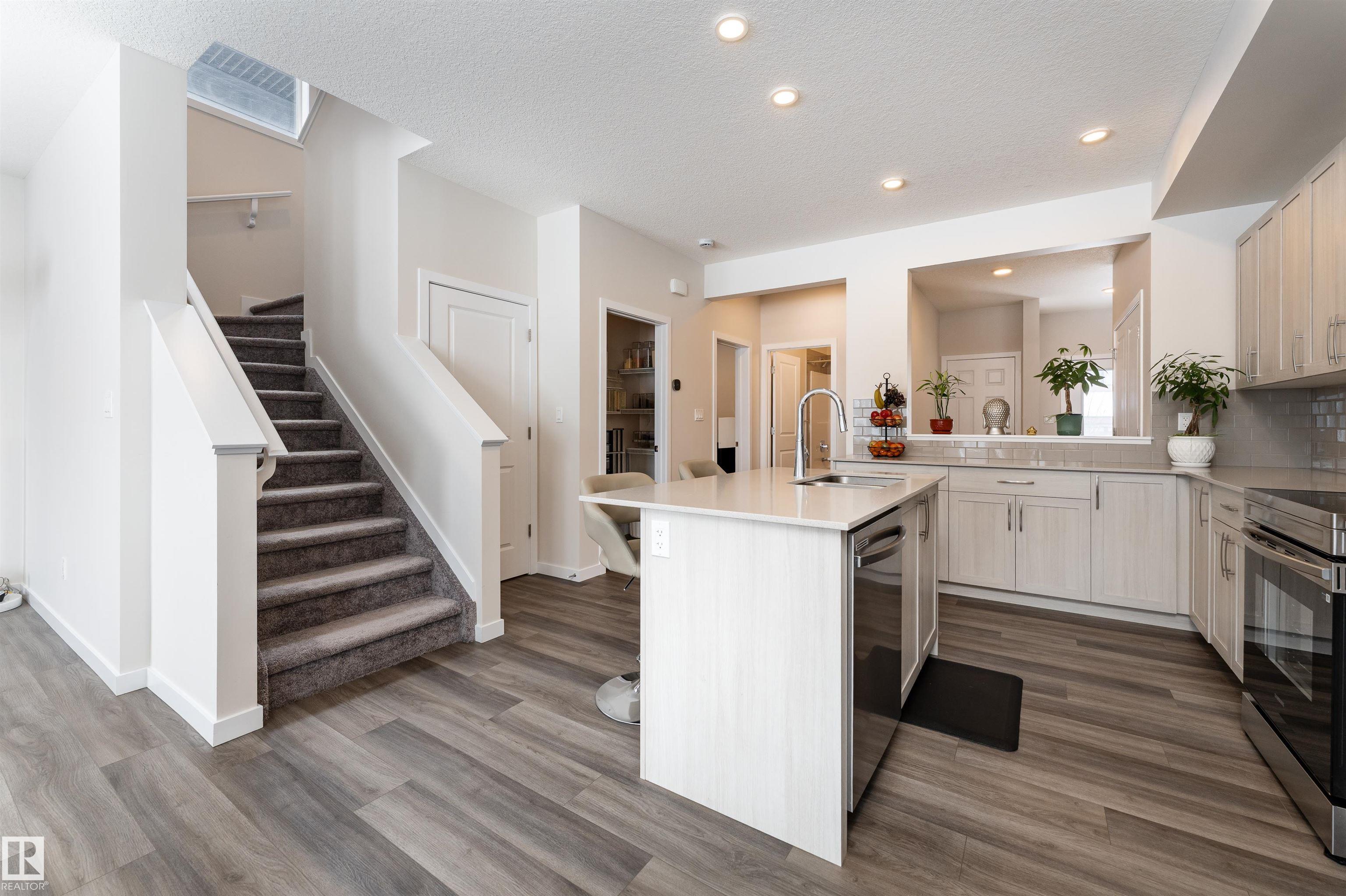 2120 Muckleplum Crescent SW, The Orchards At Ellerslie, Edmonton