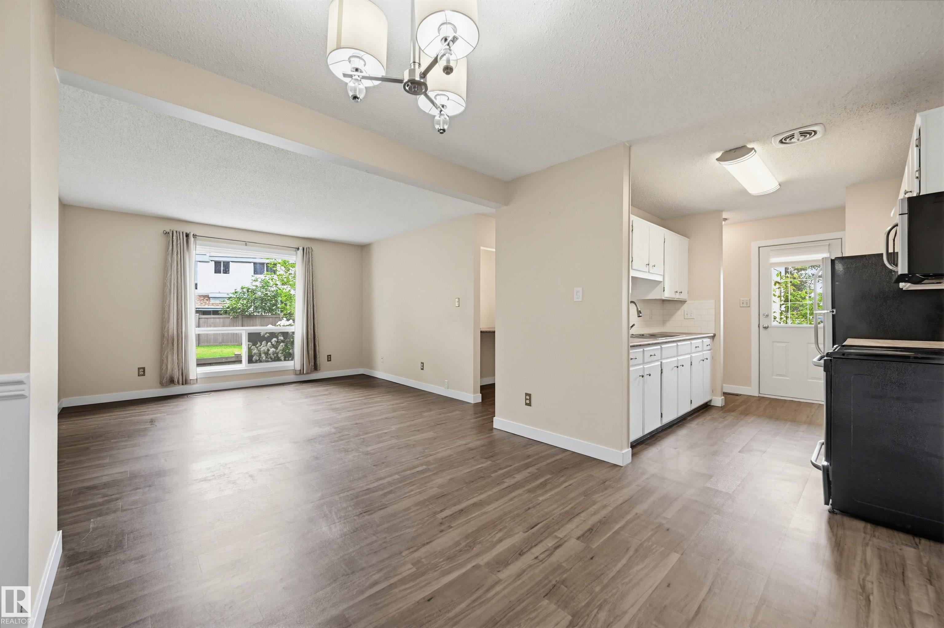 Photo 7 at 817 Erin Place NW, Thorncliffe, Edmonton