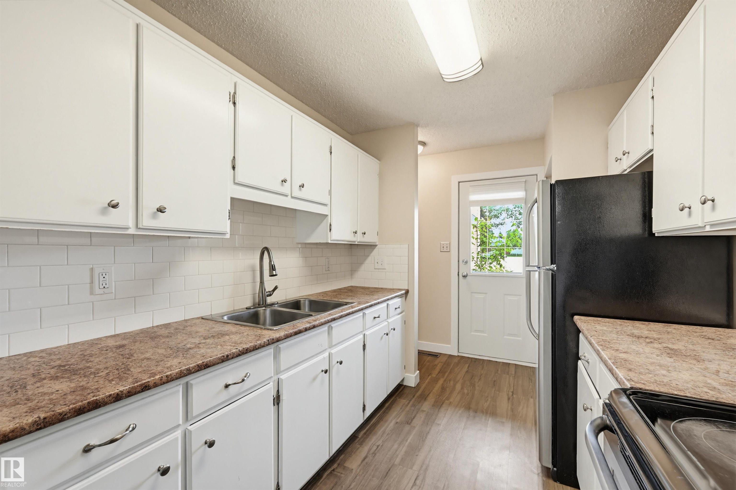 Photo 9 at 817 Erin Place NW, Thorncliffe, Edmonton