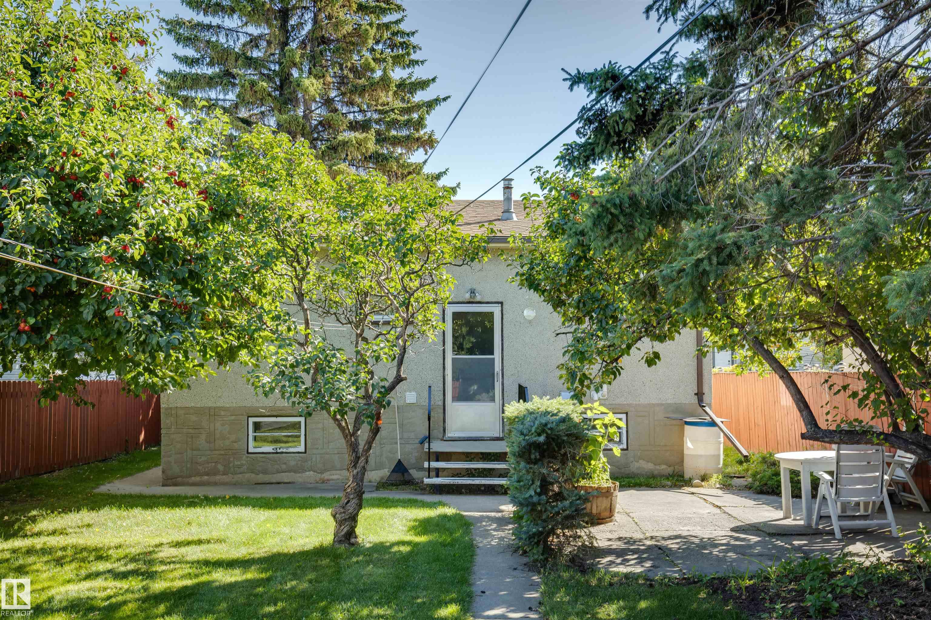 Photo 11 at 10916 151 Street NW, High Park, Edmonton