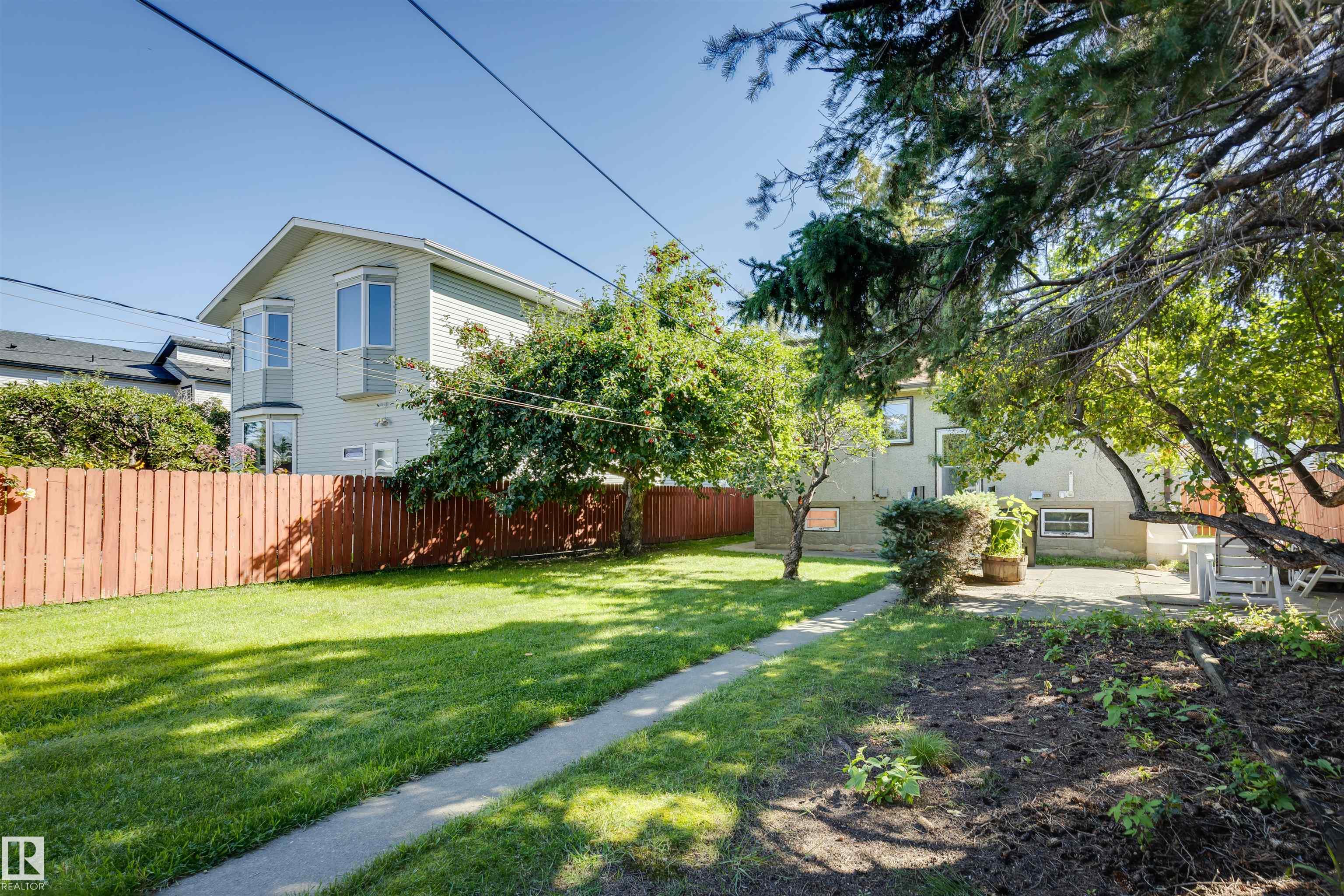 Photo 12 at 10916 151 Street NW, High Park, Edmonton