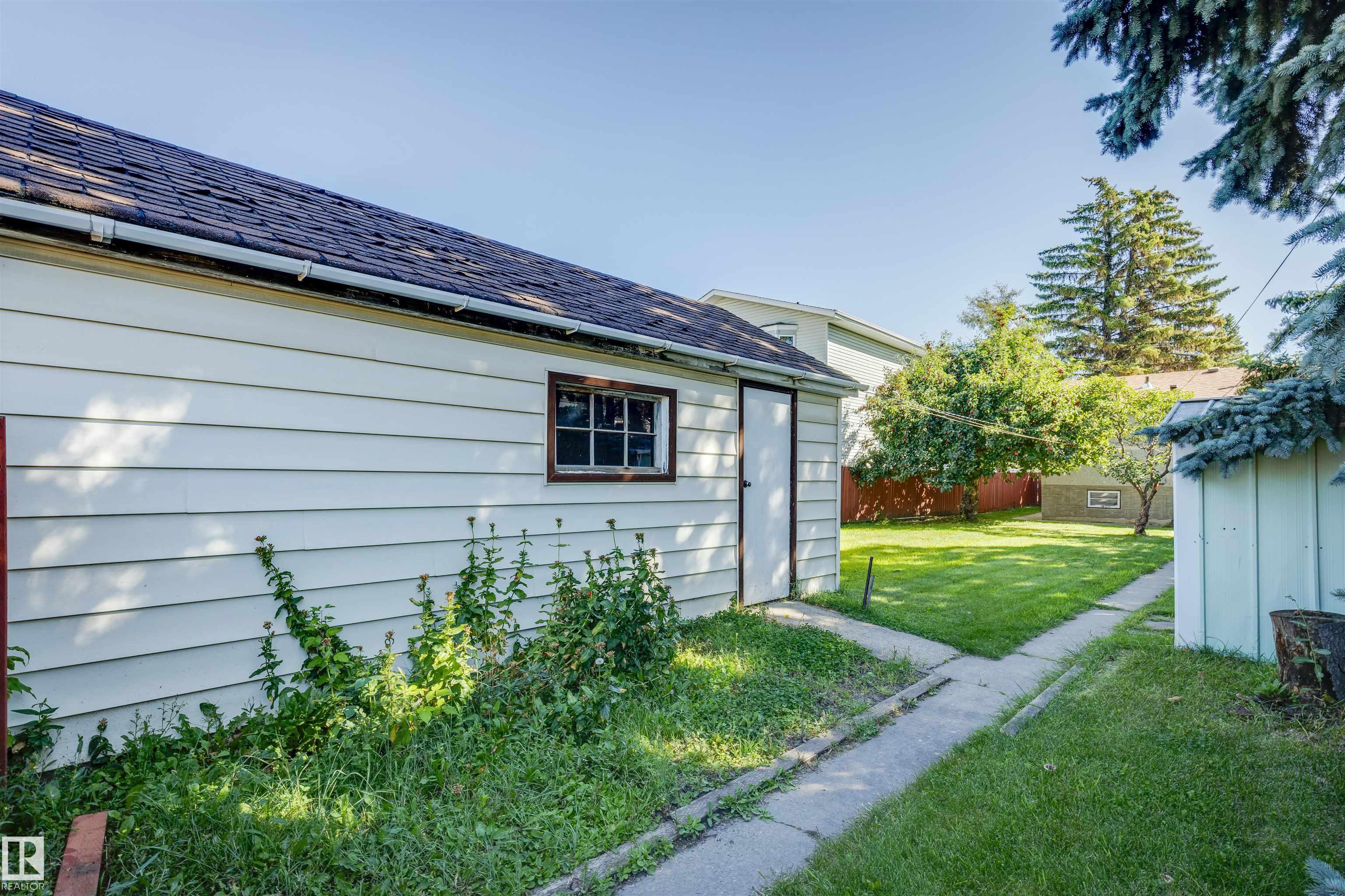 Listing photo thumbnail