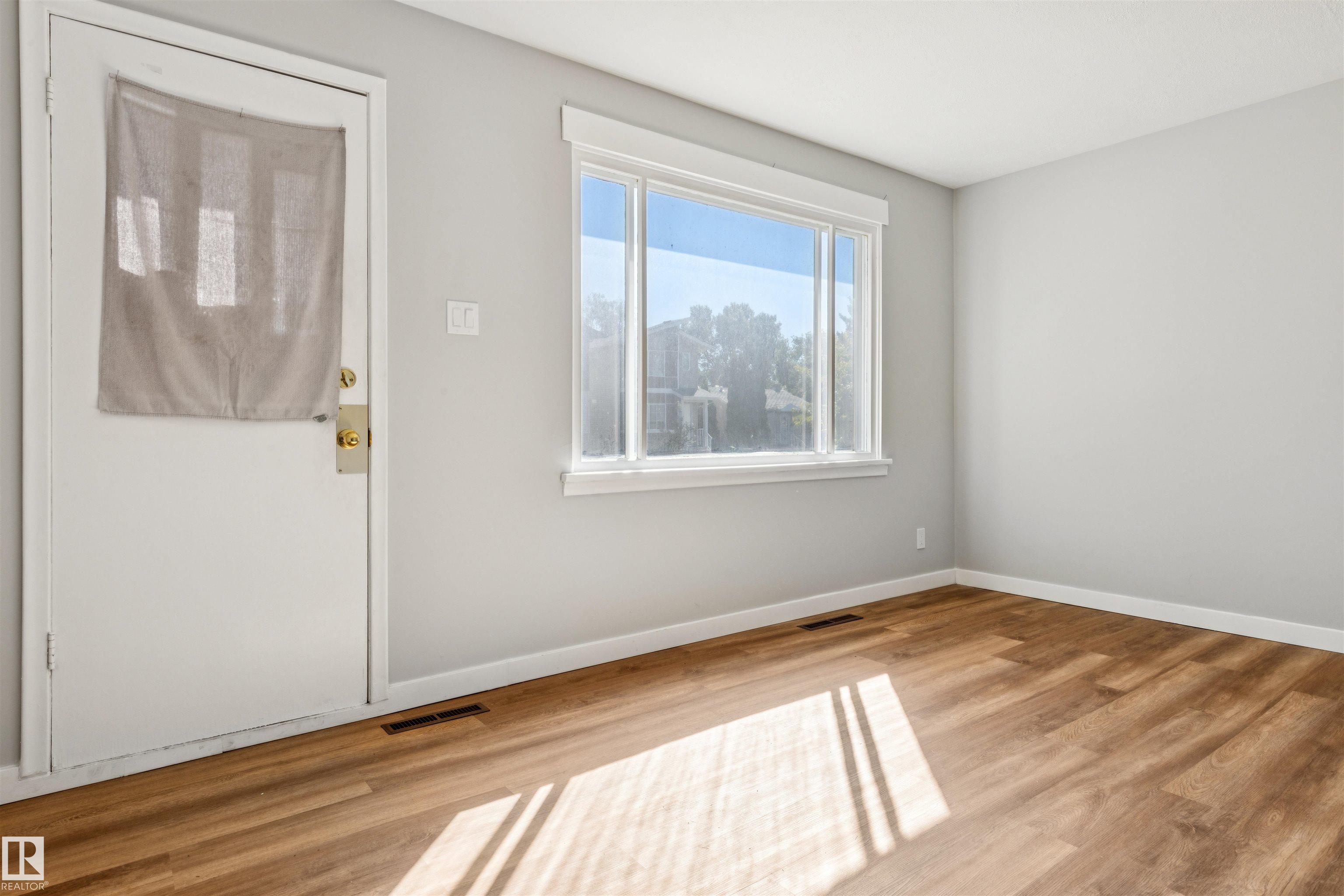Photo 21 at 10916 151 Street NW, High Park, Edmonton