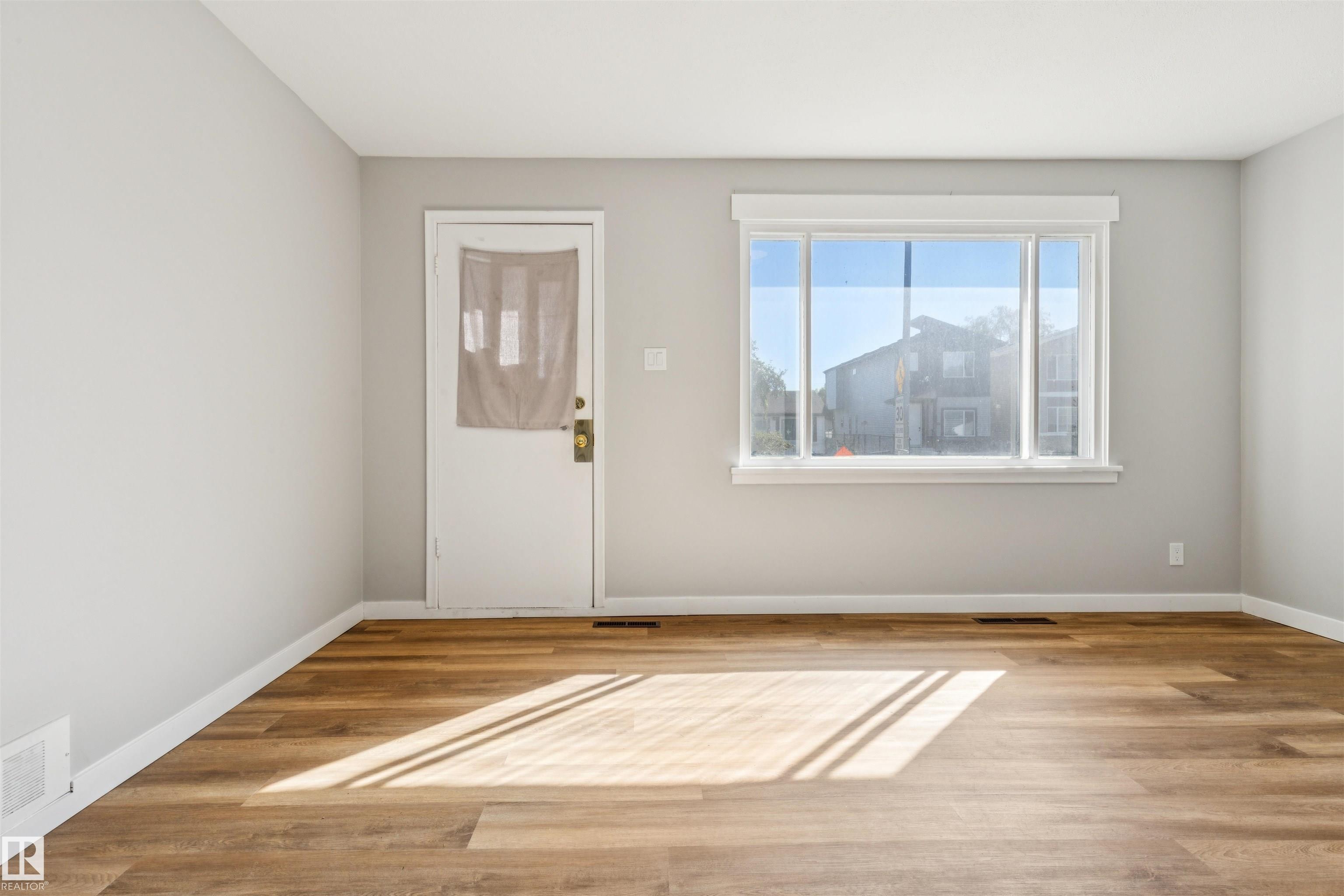 Photo 22 at 10916 151 Street NW, High Park, Edmonton