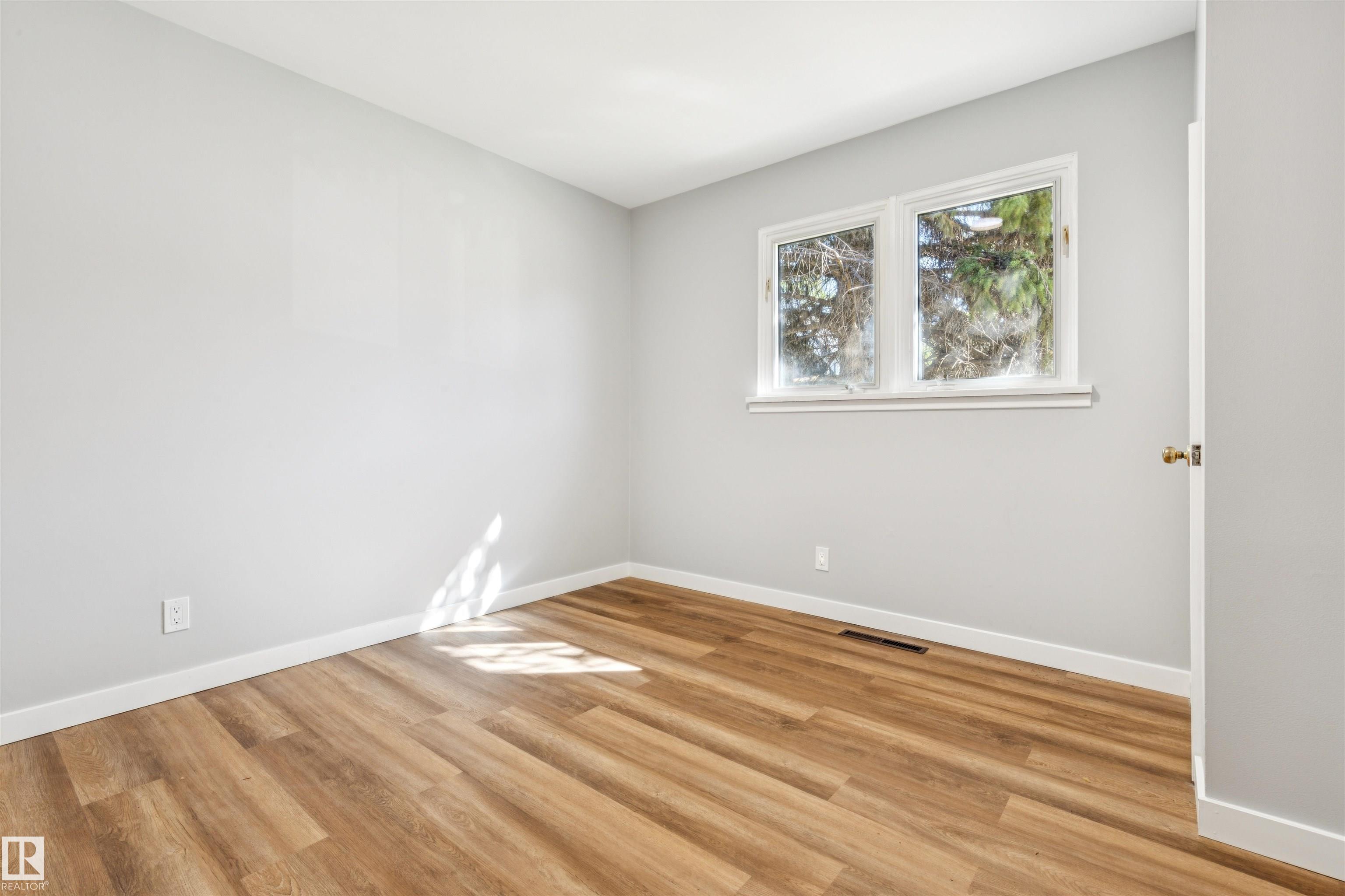 Photo 23 at 10916 151 Street NW, High Park, Edmonton