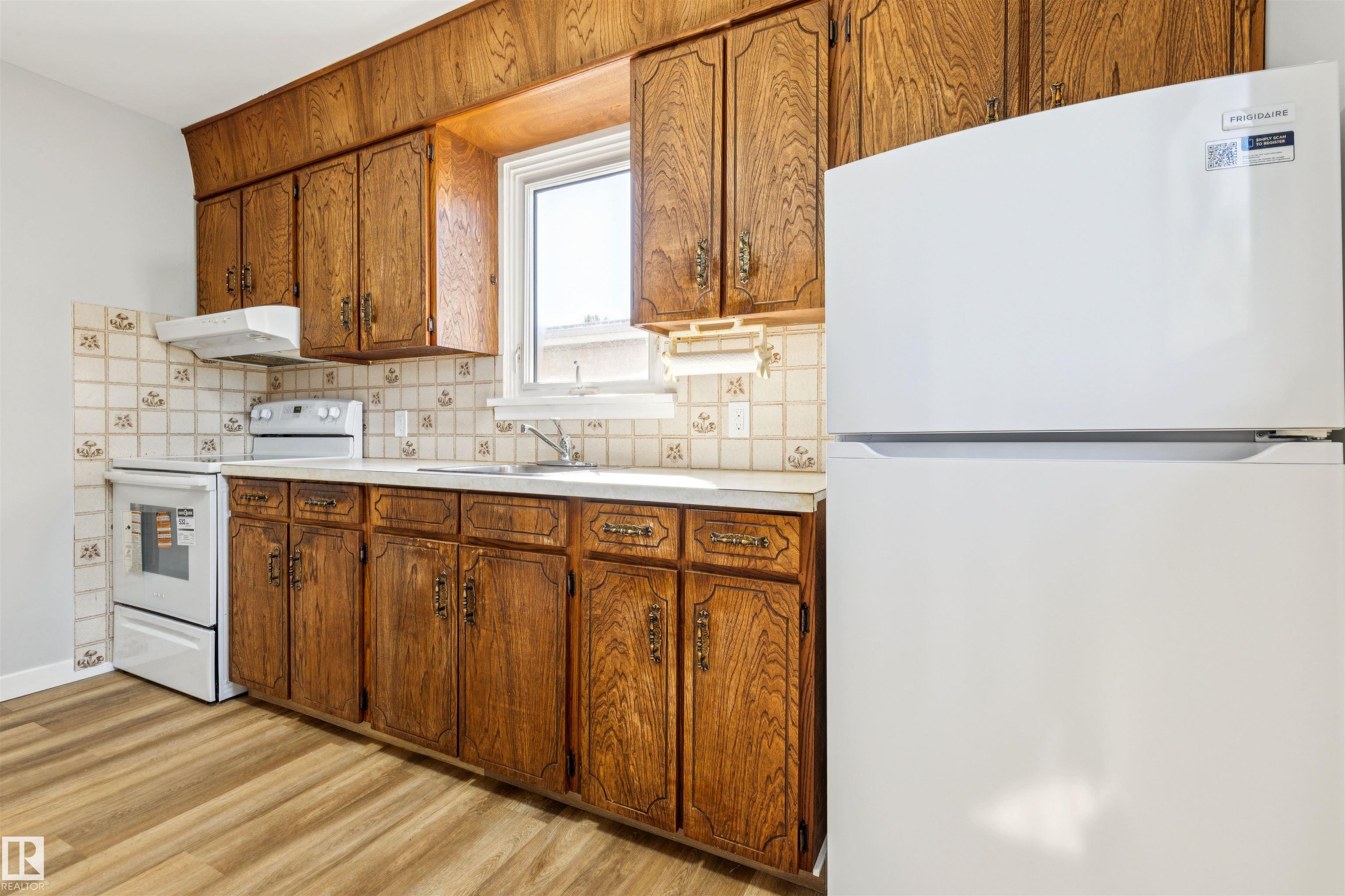 Photo 39 at 10916 151 Street NW, High Park, Edmonton